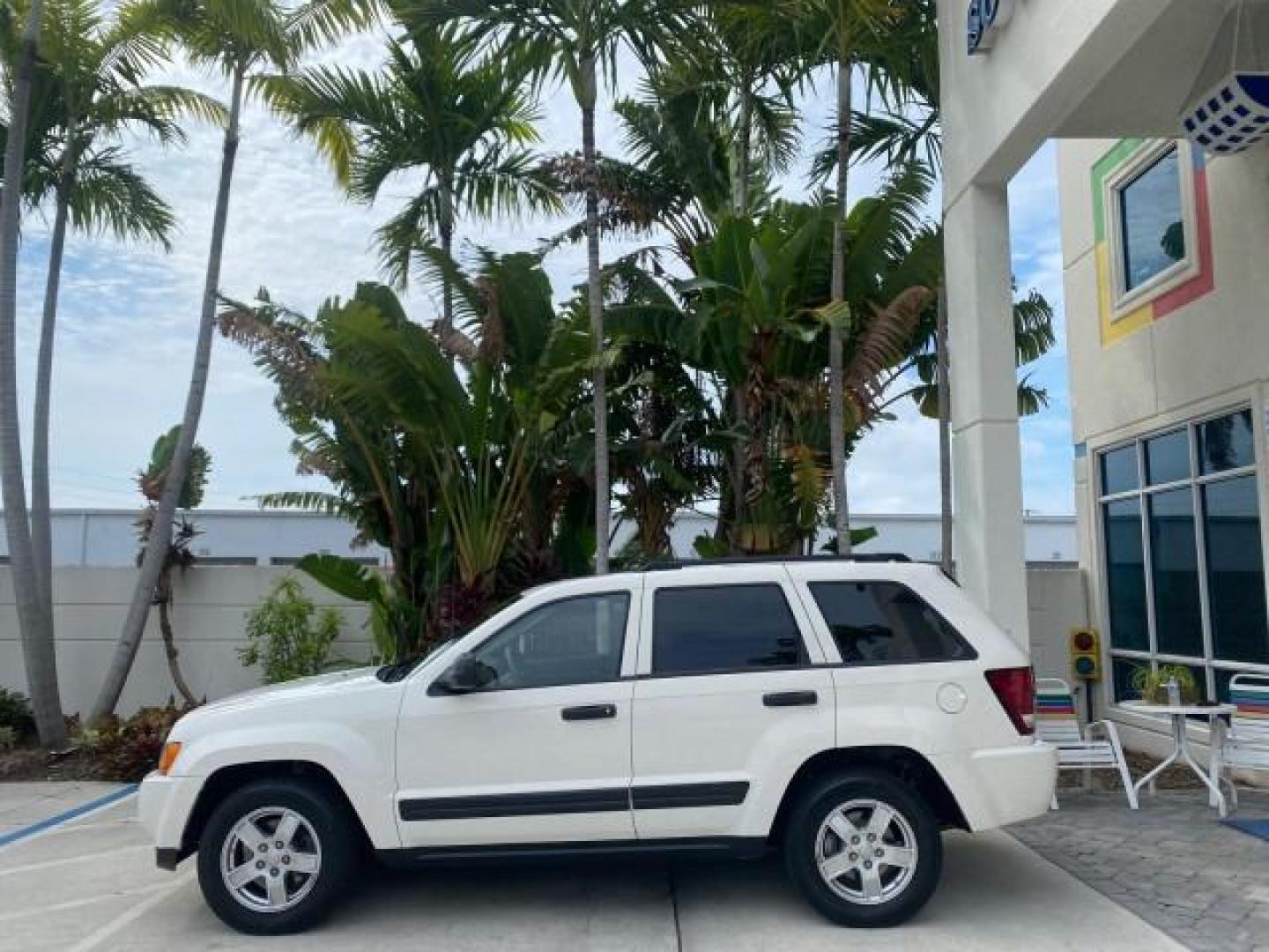 2005 Stone White /Medium Slate Gray Jeep Grand Cherokee Laredo LOW MILES 61,347 (1J4GS48K85C) with an 3.7L V6 Power Tech Engine engine, Automatic transmission, located at 4701 North Dixie Hwy, Pompano Beach, FL, 33064, (954) 422-2889, 26.240938, -80.123474 - OUR WEBPAGE FLORIDACARS1.COM HAS OVER 100 PHOTOS AND FREE CARFAX LINK 2005 JEEP GRAND CHEROKEE LAREDO VIN: 1J4GS48K85C634226 1 J 4 G S 4 8 K 8 5 C 6 3 4 2 2 6 4 DOOR WAGON/SPORT UTILITY 3.7L V6 F GASOLINE REAR WHEEL DRIVE Features ABS Brakes Air Conditioning Alloy Wheels AM/FM Stereo Automatic Trans - Photo#4