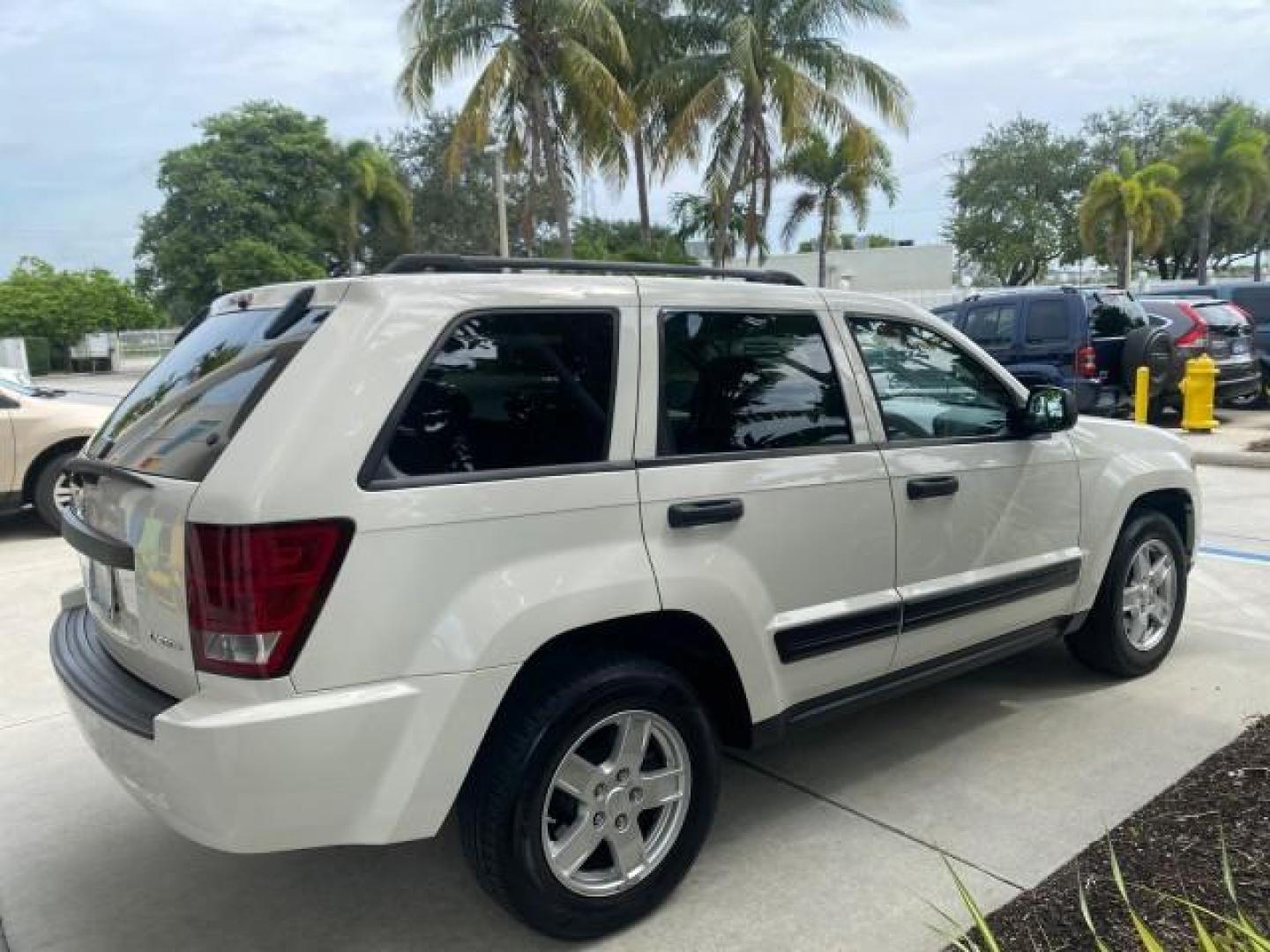 2005 Stone White /Medium Slate Gray Jeep Grand Cherokee Laredo LOW MILES 61,347 (1J4GS48K85C) with an 3.7L V6 Power Tech Engine engine, Automatic transmission, located at 4701 North Dixie Hwy, Pompano Beach, FL, 33064, (954) 422-2889, 26.240938, -80.123474 - OUR WEBPAGE FLORIDACARS1.COM HAS OVER 100 PHOTOS AND FREE CARFAX LINK 2005 JEEP GRAND CHEROKEE LAREDO VIN: 1J4GS48K85C634226 1 J 4 G S 4 8 K 8 5 C 6 3 4 2 2 6 4 DOOR WAGON/SPORT UTILITY 3.7L V6 F GASOLINE REAR WHEEL DRIVE Features ABS Brakes Air Conditioning Alloy Wheels AM/FM Stereo Automatic Trans - Photo#7