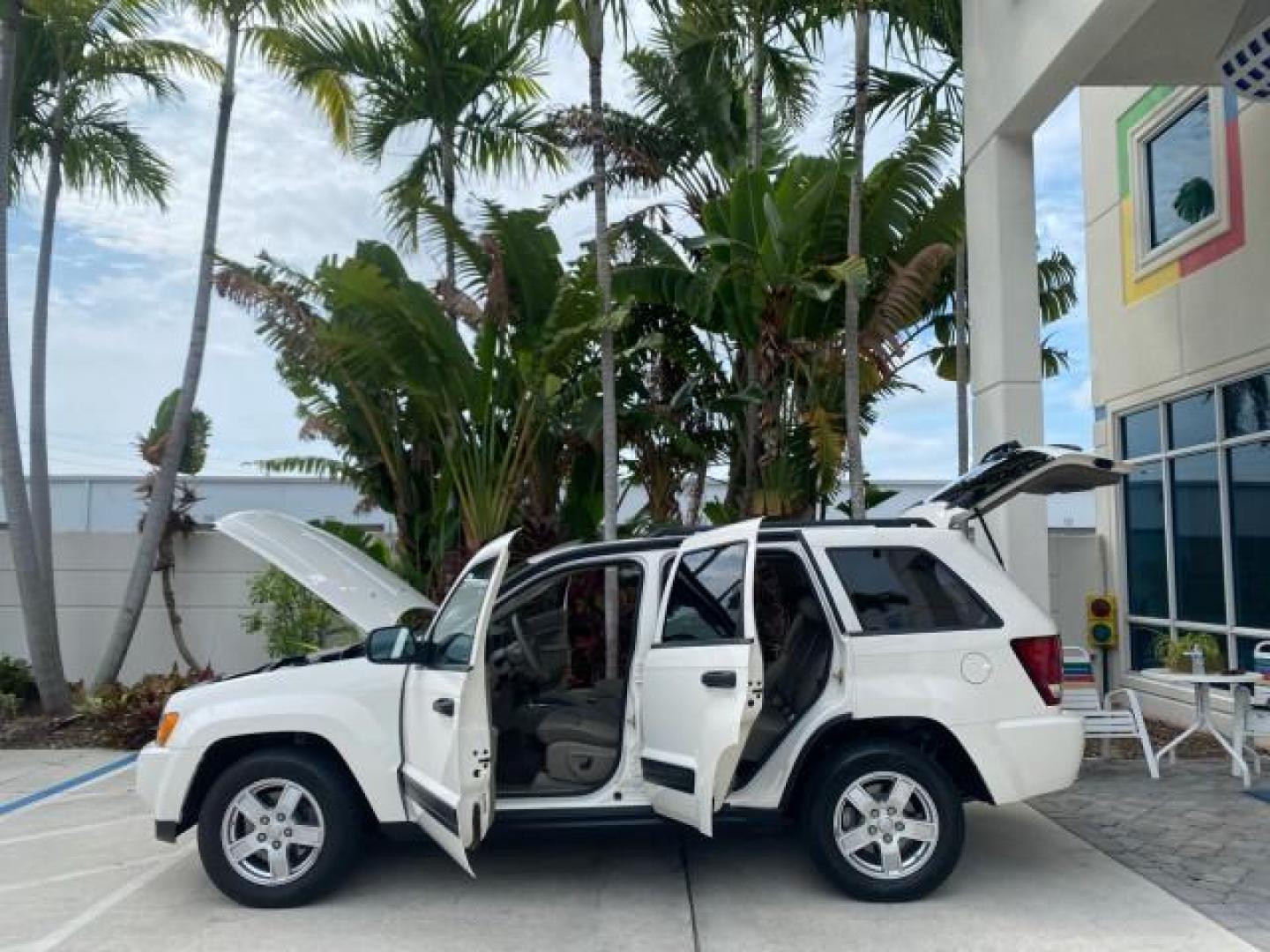 2005 Stone White /Medium Slate Gray Jeep Grand Cherokee Laredo LOW MILES 61,347 (1J4GS48K85C) with an 3.7L V6 Power Tech Engine engine, Automatic transmission, located at 4701 North Dixie Hwy, Pompano Beach, FL, 33064, (954) 422-2889, 26.240938, -80.123474 - OUR WEBPAGE FLORIDACARS1.COM HAS OVER 100 PHOTOS AND FREE CARFAX LINK 2005 JEEP GRAND CHEROKEE LAREDO VIN: 1J4GS48K85C634226 1 J 4 G S 4 8 K 8 5 C 6 3 4 2 2 6 4 DOOR WAGON/SPORT UTILITY 3.7L V6 F GASOLINE REAR WHEEL DRIVE Features ABS Brakes Air Conditioning Alloy Wheels AM/FM Stereo Automatic Trans - Photo#8