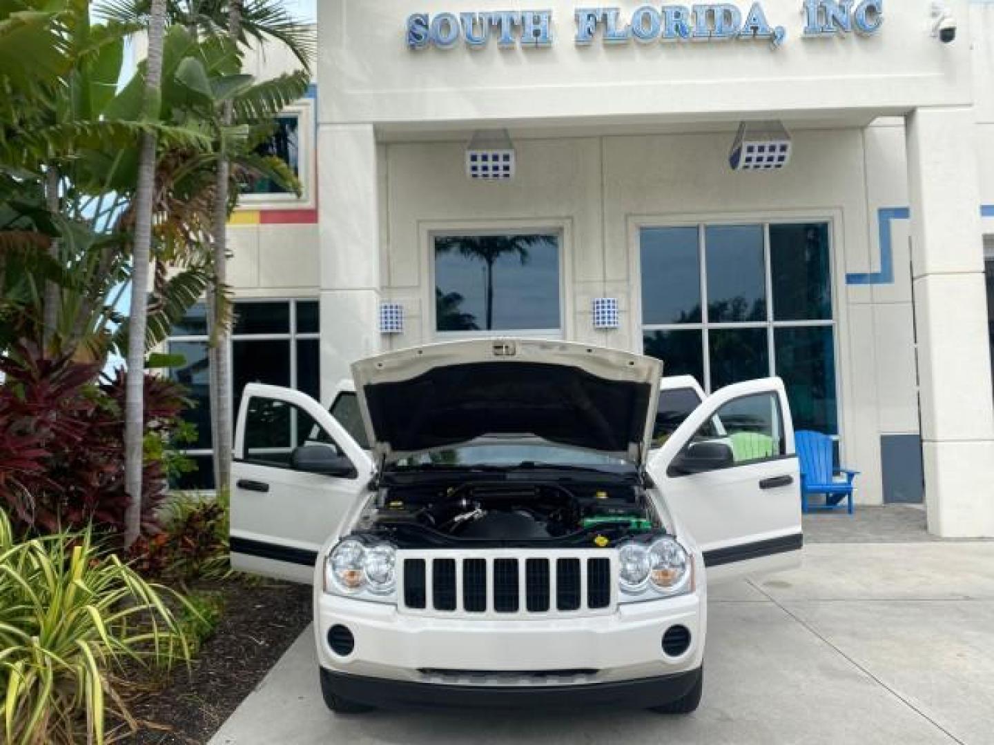 2005 Stone White /Medium Slate Gray Jeep Grand Cherokee Laredo LOW MILES 61,347 (1J4GS48K85C) with an 3.7L V6 Power Tech Engine engine, Automatic transmission, located at 4701 North Dixie Hwy, Pompano Beach, FL, 33064, (954) 422-2889, 26.240938, -80.123474 - OUR WEBPAGE FLORIDACARS1.COM HAS OVER 100 PHOTOS AND FREE CARFAX LINK 2005 JEEP GRAND CHEROKEE LAREDO VIN: 1J4GS48K85C634226 1 J 4 G S 4 8 K 8 5 C 6 3 4 2 2 6 4 DOOR WAGON/SPORT UTILITY 3.7L V6 F GASOLINE REAR WHEEL DRIVE Features ABS Brakes Air Conditioning Alloy Wheels AM/FM Stereo Automatic Trans - Photo#16