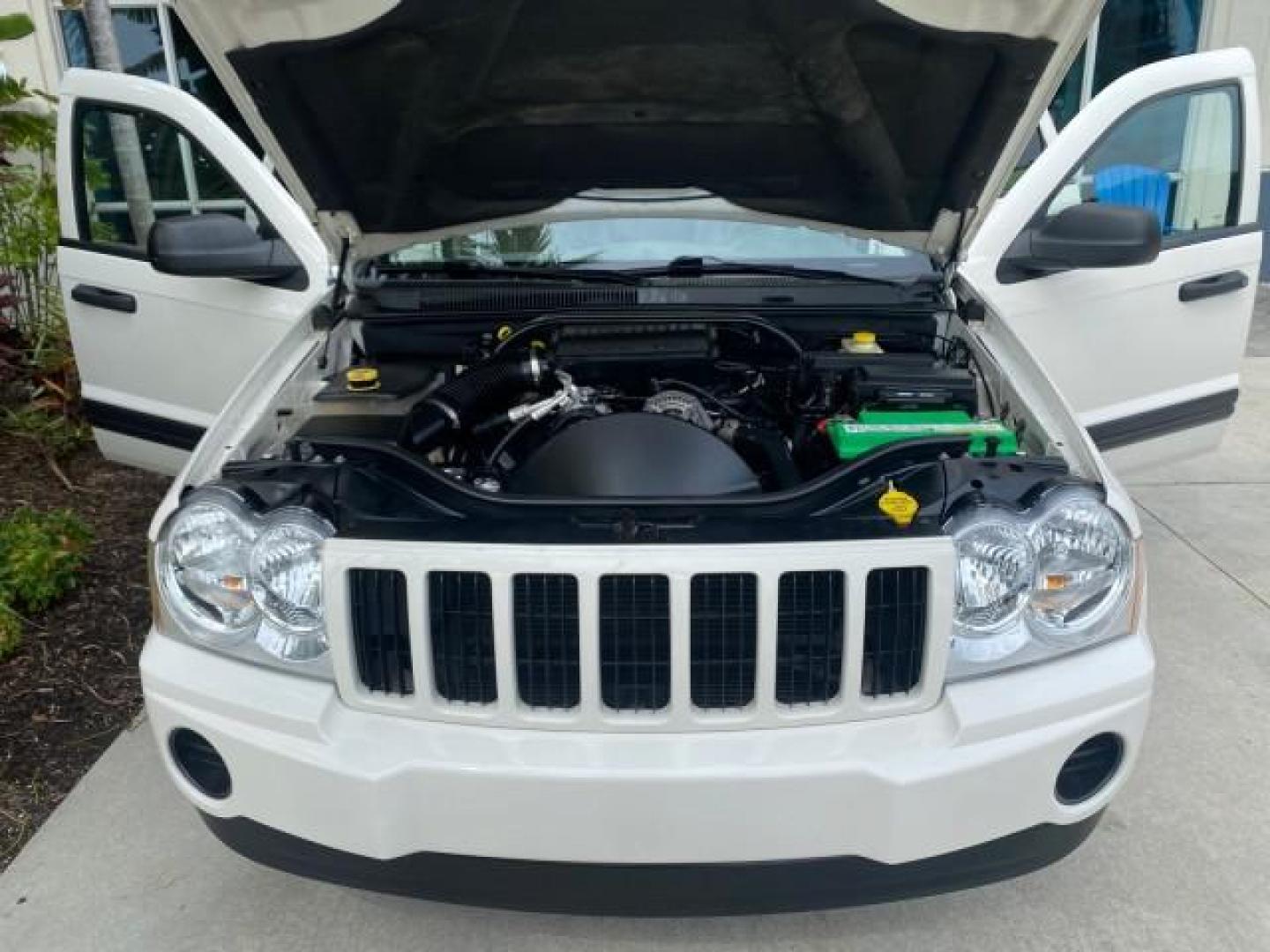 2005 Stone White /Medium Slate Gray Jeep Grand Cherokee Laredo LOW MILES 61,347 (1J4GS48K85C) with an 3.7L V6 Power Tech Engine engine, Automatic transmission, located at 4701 North Dixie Hwy, Pompano Beach, FL, 33064, (954) 422-2889, 26.240938, -80.123474 - OUR WEBPAGE FLORIDACARS1.COM HAS OVER 100 PHOTOS AND FREE CARFAX LINK 2005 JEEP GRAND CHEROKEE LAREDO VIN: 1J4GS48K85C634226 1 J 4 G S 4 8 K 8 5 C 6 3 4 2 2 6 4 DOOR WAGON/SPORT UTILITY 3.7L V6 F GASOLINE REAR WHEEL DRIVE Features ABS Brakes Air Conditioning Alloy Wheels AM/FM Stereo Automatic Trans - Photo#17