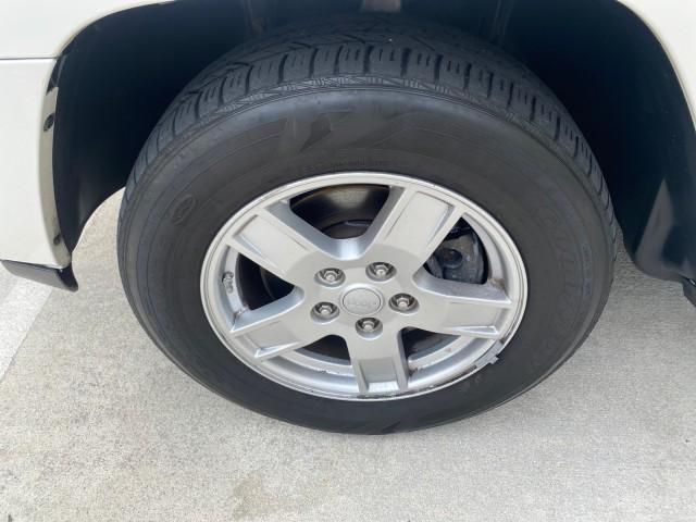 2005 Stone White /Medium Slate Gray Jeep Grand Cherokee Laredo LOW MILES 61,351 (1J4GS48K85C) with an 3.7L V6 Power Tech Engine engine, Automatic transmission, located at 4701 North Dixie Hwy, Pompano Beach, FL, 33064, (954) 422-2889, 26.240938, -80.123474 - OUR WEBPAGE FLORIDACARS1.COM HAS OVER 100 PHOTOS AND FREE CARFAX LINK 2005 JEEP GRAND CHEROKEE LAREDO VIN: 1J4GS48K85C634226 1 J 4 G S 4 8 K 8 5 C 6 3 4 2 2 6 4 DOOR WAGON/SPORT UTILITY 3.7L V6 F GASOLINE REAR WHEEL DRIVE Features ABS Brakes Air Conditioning Alloy Wheels AM/FM Stereo Automatic Trans - Photo#19
