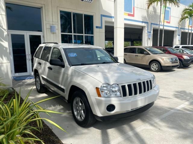 2005 Stone White /Medium Slate Gray Jeep Grand Cherokee Laredo LOW MILES 61,351 (1J4GS48K85C) with an 3.7L V6 Power Tech Engine engine, Automatic transmission, located at 4701 North Dixie Hwy, Pompano Beach, FL, 33064, (954) 422-2889, 26.240938, -80.123474 - OUR WEBPAGE FLORIDACARS1.COM HAS OVER 100 PHOTOS AND FREE CARFAX LINK 2005 JEEP GRAND CHEROKEE LAREDO VIN: 1J4GS48K85C634226 1 J 4 G S 4 8 K 8 5 C 6 3 4 2 2 6 4 DOOR WAGON/SPORT UTILITY 3.7L V6 F GASOLINE REAR WHEEL DRIVE Features ABS Brakes Air Conditioning Alloy Wheels AM/FM Stereo Automatic Trans - Photo#24
