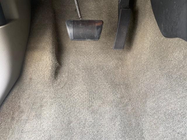 2005 Stone White /Medium Slate Gray Jeep Grand Cherokee Laredo LOW MILES 61,351 (1J4GS48K85C) with an 3.7L V6 Power Tech Engine engine, Automatic transmission, located at 4701 North Dixie Hwy, Pompano Beach, FL, 33064, (954) 422-2889, 26.240938, -80.123474 - OUR WEBPAGE FLORIDACARS1.COM HAS OVER 100 PHOTOS AND FREE CARFAX LINK 2005 JEEP GRAND CHEROKEE LAREDO VIN: 1J4GS48K85C634226 1 J 4 G S 4 8 K 8 5 C 6 3 4 2 2 6 4 DOOR WAGON/SPORT UTILITY 3.7L V6 F GASOLINE REAR WHEEL DRIVE Features ABS Brakes Air Conditioning Alloy Wheels AM/FM Stereo Automatic Trans - Photo#46