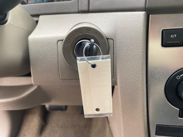 2005 Stone White /Medium Slate Gray Jeep Grand Cherokee Laredo LOW MILES 61,351 (1J4GS48K85C) with an 3.7L V6 Power Tech Engine engine, Automatic transmission, located at 4701 North Dixie Hwy, Pompano Beach, FL, 33064, (954) 422-2889, 26.240938, -80.123474 - OUR WEBPAGE FLORIDACARS1.COM HAS OVER 100 PHOTOS AND FREE CARFAX LINK 2005 JEEP GRAND CHEROKEE LAREDO VIN: 1J4GS48K85C634226 1 J 4 G S 4 8 K 8 5 C 6 3 4 2 2 6 4 DOOR WAGON/SPORT UTILITY 3.7L V6 F GASOLINE REAR WHEEL DRIVE Features ABS Brakes Air Conditioning Alloy Wheels AM/FM Stereo Automatic Trans - Photo#47