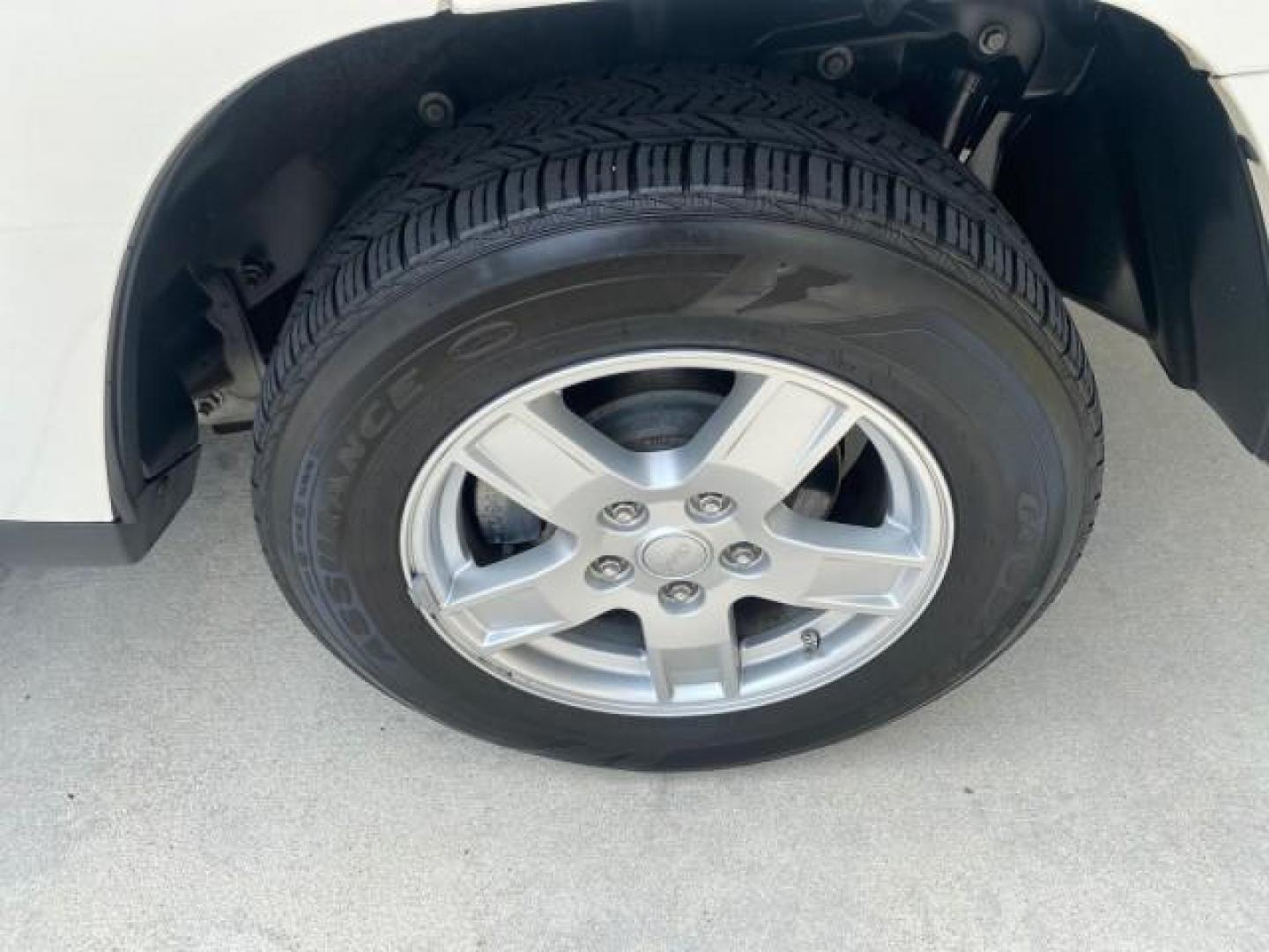 2005 Stone White /Medium Slate Gray Jeep Grand Cherokee Laredo LOW MILES 61,347 (1J4GS48K85C) with an 3.7L V6 Power Tech Engine engine, Automatic transmission, located at 4701 North Dixie Hwy, Pompano Beach, FL, 33064, (954) 422-2889, 26.240938, -80.123474 - OUR WEBPAGE FLORIDACARS1.COM HAS OVER 100 PHOTOS AND FREE CARFAX LINK 2005 JEEP GRAND CHEROKEE LAREDO VIN: 1J4GS48K85C634226 1 J 4 G S 4 8 K 8 5 C 6 3 4 2 2 6 4 DOOR WAGON/SPORT UTILITY 3.7L V6 F GASOLINE REAR WHEEL DRIVE Features ABS Brakes Air Conditioning Alloy Wheels AM/FM Stereo Automatic Trans - Photo#74