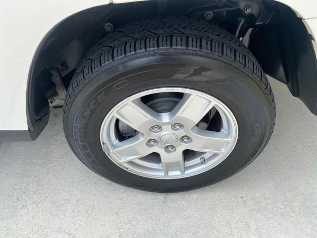 2005 Stone White /Medium Slate Gray Jeep Grand Cherokee Laredo LOW MILES 61,351 (1J4GS48K85C) with an 3.7L V6 Power Tech Engine engine, Automatic transmission, located at 4701 North Dixie Hwy, Pompano Beach, FL, 33064, (954) 422-2889, 26.240938, -80.123474 - OUR WEBPAGE FLORIDACARS1.COM HAS OVER 100 PHOTOS AND FREE CARFAX LINK 2005 JEEP GRAND CHEROKEE LAREDO VIN: 1J4GS48K85C634226 1 J 4 G S 4 8 K 8 5 C 6 3 4 2 2 6 4 DOOR WAGON/SPORT UTILITY 3.7L V6 F GASOLINE REAR WHEEL DRIVE Features ABS Brakes Air Conditioning Alloy Wheels AM/FM Stereo Automatic Trans - Photo#74