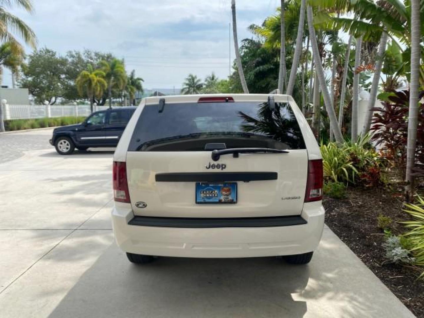 2005 Stone White /Medium Slate Gray Jeep Grand Cherokee Laredo LOW MILES 61,347 (1J4GS48K85C) with an 3.7L V6 Power Tech Engine engine, Automatic transmission, located at 4701 North Dixie Hwy, Pompano Beach, FL, 33064, (954) 422-2889, 26.240938, -80.123474 - OUR WEBPAGE FLORIDACARS1.COM HAS OVER 100 PHOTOS AND FREE CARFAX LINK 2005 JEEP GRAND CHEROKEE LAREDO VIN: 1J4GS48K85C634226 1 J 4 G S 4 8 K 8 5 C 6 3 4 2 2 6 4 DOOR WAGON/SPORT UTILITY 3.7L V6 F GASOLINE REAR WHEEL DRIVE Features ABS Brakes Air Conditioning Alloy Wheels AM/FM Stereo Automatic Trans - Photo#79