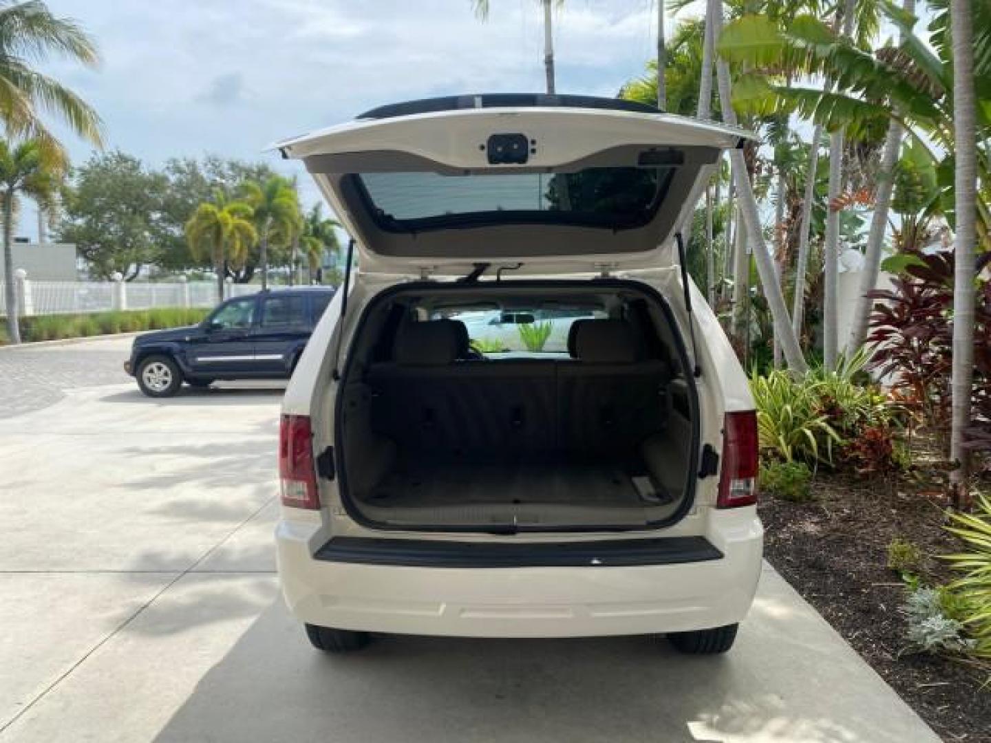 2005 Stone White /Medium Slate Gray Jeep Grand Cherokee Laredo LOW MILES 61,347 (1J4GS48K85C) with an 3.7L V6 Power Tech Engine engine, Automatic transmission, located at 4701 North Dixie Hwy, Pompano Beach, FL, 33064, (954) 422-2889, 26.240938, -80.123474 - OUR WEBPAGE FLORIDACARS1.COM HAS OVER 100 PHOTOS AND FREE CARFAX LINK 2005 JEEP GRAND CHEROKEE LAREDO VIN: 1J4GS48K85C634226 1 J 4 G S 4 8 K 8 5 C 6 3 4 2 2 6 4 DOOR WAGON/SPORT UTILITY 3.7L V6 F GASOLINE REAR WHEEL DRIVE Features ABS Brakes Air Conditioning Alloy Wheels AM/FM Stereo Automatic Trans - Photo#84