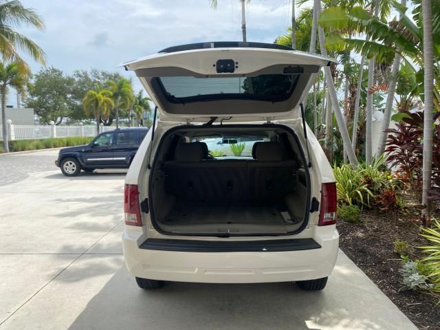 2005 Stone White /Medium Slate Gray Jeep Grand Cherokee Laredo LOW MILES 61,351 (1J4GS48K85C) with an 3.7L V6 Power Tech Engine engine, Automatic transmission, located at 4701 North Dixie Hwy, Pompano Beach, FL, 33064, (954) 422-2889, 26.240938, -80.123474 - OUR WEBPAGE FLORIDACARS1.COM HAS OVER 100 PHOTOS AND FREE CARFAX LINK 2005 JEEP GRAND CHEROKEE LAREDO VIN: 1J4GS48K85C634226 1 J 4 G S 4 8 K 8 5 C 6 3 4 2 2 6 4 DOOR WAGON/SPORT UTILITY 3.7L V6 F GASOLINE REAR WHEEL DRIVE Features ABS Brakes Air Conditioning Alloy Wheels AM/FM Stereo Automatic Trans - Photo#84