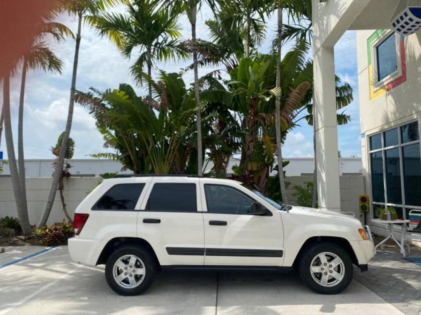 2005 Stone White /Medium Slate Gray Jeep Grand Cherokee Laredo LOW MILES 61,347 (1J4GS48K85C) with an 3.7L V6 Power Tech Engine engine, Automatic transmission, located at 4701 North Dixie Hwy, Pompano Beach, FL, 33064, (954) 422-2889, 26.240938, -80.123474 - OUR WEBPAGE FLORIDACARS1.COM HAS OVER 100 PHOTOS AND FREE CARFAX LINK 2005 JEEP GRAND CHEROKEE LAREDO VIN: 1J4GS48K85C634226 1 J 4 G S 4 8 K 8 5 C 6 3 4 2 2 6 4 DOOR WAGON/SPORT UTILITY 3.7L V6 F GASOLINE REAR WHEEL DRIVE Features ABS Brakes Air Conditioning Alloy Wheels AM/FM Stereo Automatic Trans - Photo#88