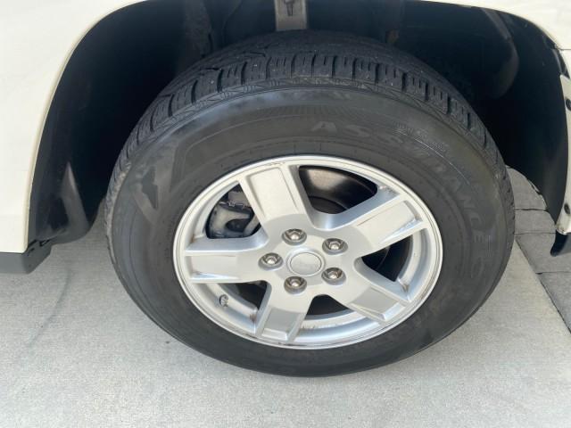 2005 Stone White /Medium Slate Gray Jeep Grand Cherokee Laredo LOW MILES 61,351 (1J4GS48K85C) with an 3.7L V6 Power Tech Engine engine, Automatic transmission, located at 4701 North Dixie Hwy, Pompano Beach, FL, 33064, (954) 422-2889, 26.240938, -80.123474 - OUR WEBPAGE FLORIDACARS1.COM HAS OVER 100 PHOTOS AND FREE CARFAX LINK 2005 JEEP GRAND CHEROKEE LAREDO VIN: 1J4GS48K85C634226 1 J 4 G S 4 8 K 8 5 C 6 3 4 2 2 6 4 DOOR WAGON/SPORT UTILITY 3.7L V6 F GASOLINE REAR WHEEL DRIVE Features ABS Brakes Air Conditioning Alloy Wheels AM/FM Stereo Automatic Trans - Photo#89