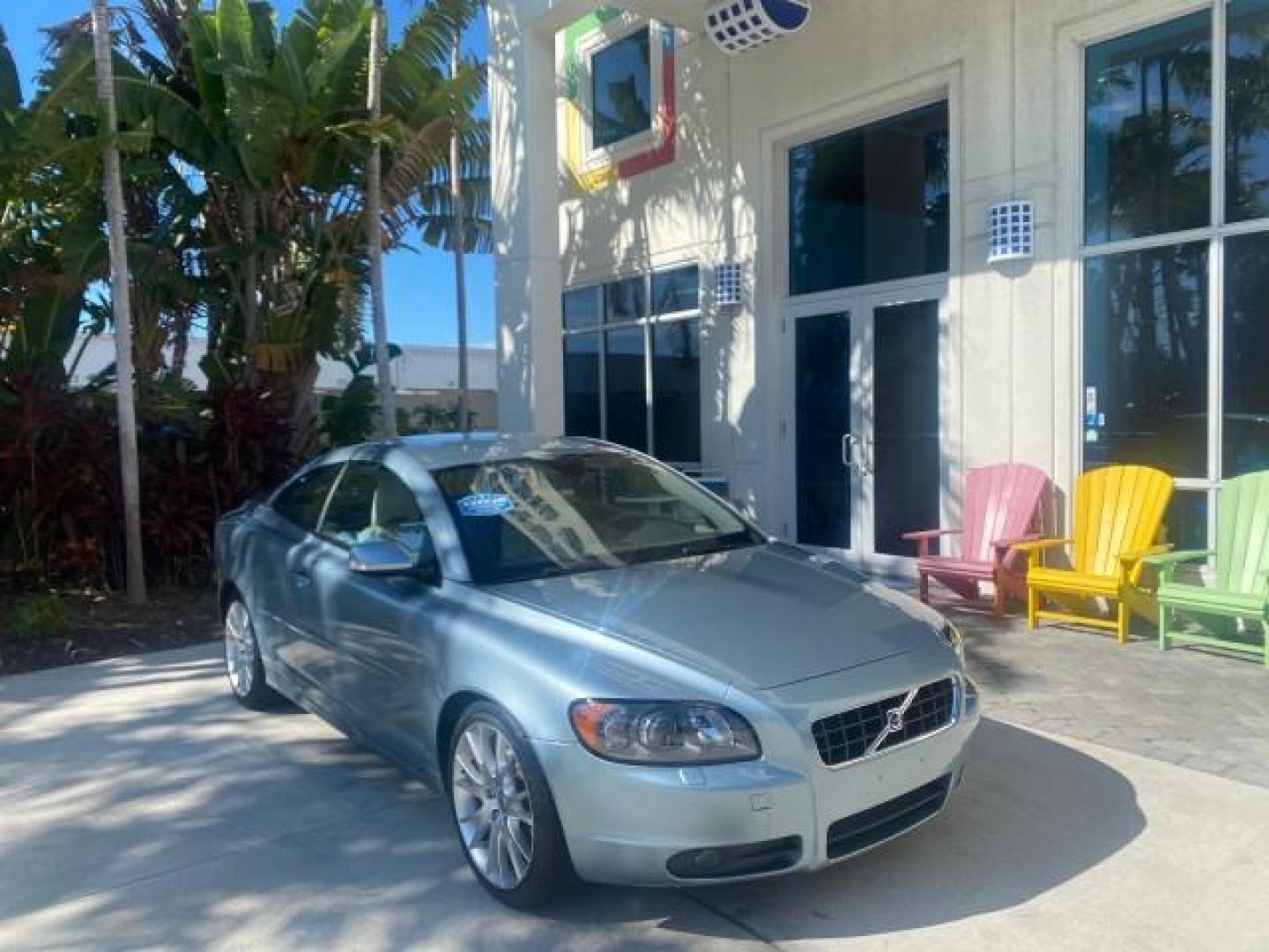 2006 Celestial Blue Metallic /Calcite Cream Volvo C70 LOW MILES 16,982 CONV (YV1MC68276J) with an 2.5L DOHC Turbocharged I5 Engine engine, Automatic transmission, located at 4701 North Dixie Hwy, Pompano Beach, FL, 33064, (954) 422-2889, 26.240938, -80.123474 - OUR WEBPAGE FLORIDACARS1.COM HAS OVER 100 PHOTOS AND FREE CARFAX LINK 2006 VOLVO C70 T5 ORIGINAL PRICE NEW : $41,510 VIN: YV1MC68276J006425 Y V 1 M C 6 8 2 7 6 J 0 0 6 4 2 5 CONVERTIBLE 2.5L I5 F GASOLINE FRONT WHEEL DRIVE Features ABS Brakes Air Conditioning Alloy Wheels AM/FM Stereo Automatic Tran - Photo#1
