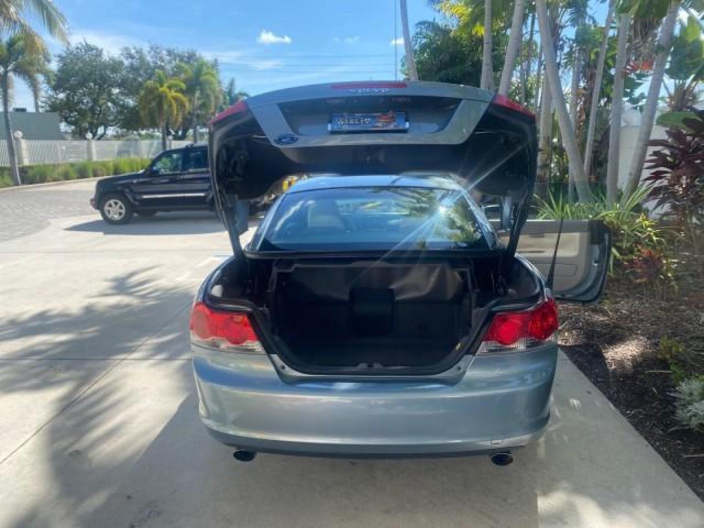 2006 Celestial Blue Metallic /Calcite Cream Volvo C70 LOW MILES 16,982 CONV (YV1MC68276J) with an 2.5L DOHC Turbocharged I5 Engine engine, Automatic transmission, located at 4701 North Dixie Hwy, Pompano Beach, FL, 33064, (954) 422-2889, 26.240938, -80.123474 - OUR WEBPAGE FLORIDACARS1.COM HAS OVER 100 PHOTOS AND FREE CARFAX LINK 2006 VOLVO C70 T5 ORIGINAL PRICE NEW : $41,510 VIN: YV1MC68276J006425 Y V 1 M C 6 8 2 7 6 J 0 0 6 4 2 5 CONVERTIBLE 2.5L I5 F GASOLINE FRONT WHEEL DRIVE Features ABS Brakes Air Conditioning Alloy Wheels AM/FM Stereo Automatic Tran - Photo#15