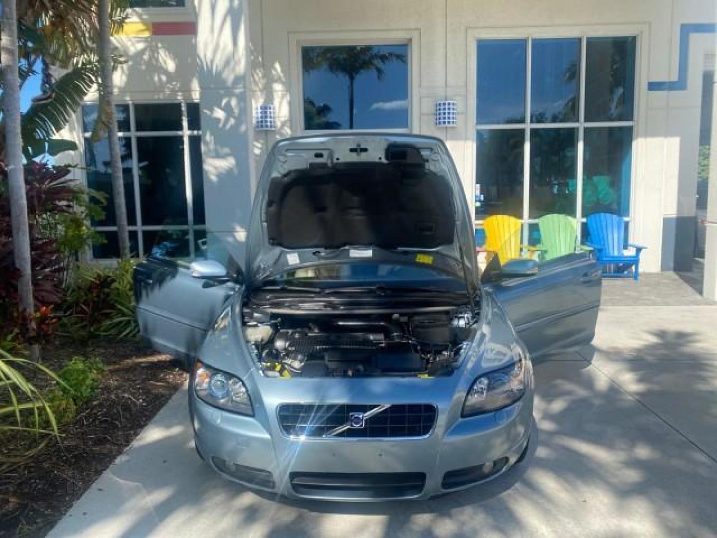 2006 Celestial Blue Metallic /Calcite Cream Volvo C70 LOW MILES 16,982 CONV (YV1MC68276J) with an 2.5L DOHC Turbocharged I5 Engine engine, Automatic transmission, located at 4701 North Dixie Hwy, Pompano Beach, FL, 33064, (954) 422-2889, 26.240938, -80.123474 - OUR WEBPAGE FLORIDACARS1.COM HAS OVER 100 PHOTOS AND FREE CARFAX LINK 2006 VOLVO C70 T5 ORIGINAL PRICE NEW : $41,510 VIN: YV1MC68276J006425 Y V 1 M C 6 8 2 7 6 J 0 0 6 4 2 5 CONVERTIBLE 2.5L I5 F GASOLINE FRONT WHEEL DRIVE Features ABS Brakes Air Conditioning Alloy Wheels AM/FM Stereo Automatic Tran - Photo#16