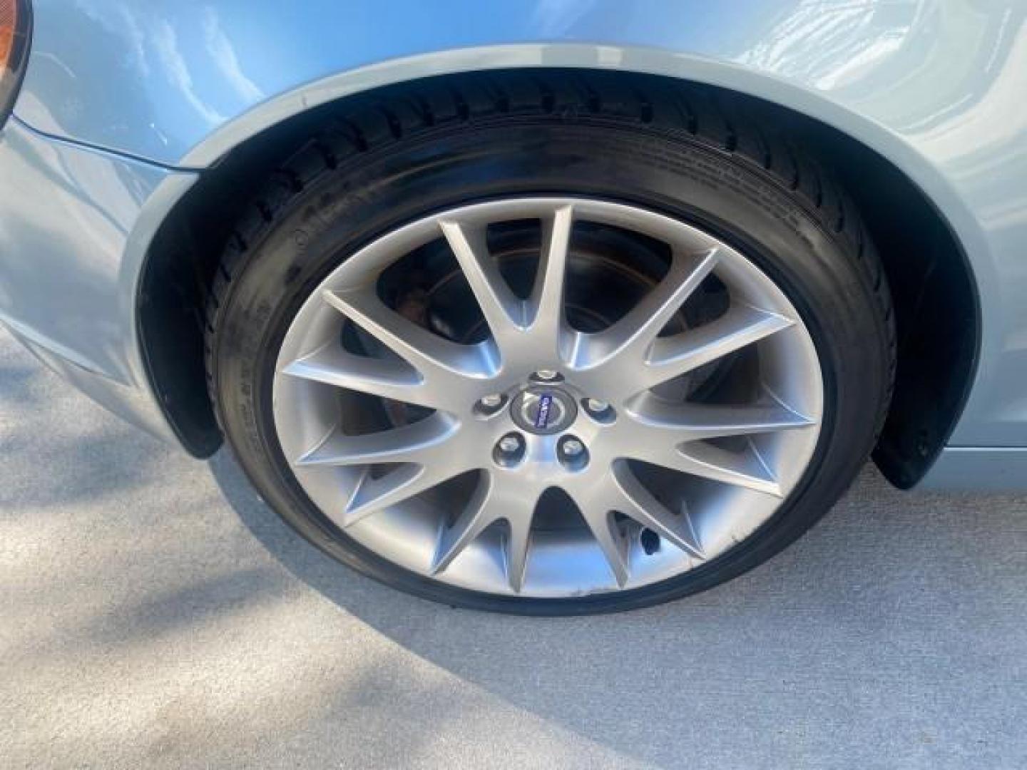 2006 Celestial Blue Metallic /Calcite Cream Volvo C70 LOW MILES 16,982 CONV (YV1MC68276J) with an 2.5L DOHC Turbocharged I5 Engine engine, Automatic transmission, located at 4701 North Dixie Hwy, Pompano Beach, FL, 33064, (954) 422-2889, 26.240938, -80.123474 - OUR WEBPAGE FLORIDACARS1.COM HAS OVER 100 PHOTOS AND FREE CARFAX LINK 2006 VOLVO C70 T5 ORIGINAL PRICE NEW : $41,510 VIN: YV1MC68276J006425 Y V 1 M C 6 8 2 7 6 J 0 0 6 4 2 5 CONVERTIBLE 2.5L I5 F GASOLINE FRONT WHEEL DRIVE Features ABS Brakes Air Conditioning Alloy Wheels AM/FM Stereo Automatic Tran - Photo#19