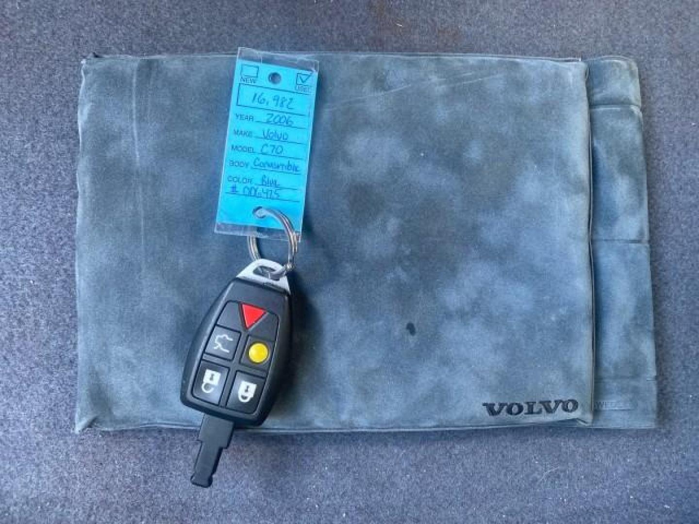 2006 Celestial Blue Metallic /Calcite Cream Volvo C70 LOW MILES 16,982 CONV (YV1MC68276J) with an 2.5L DOHC Turbocharged I5 Engine engine, Automatic transmission, located at 4701 North Dixie Hwy, Pompano Beach, FL, 33064, (954) 422-2889, 26.240938, -80.123474 - OUR WEBPAGE FLORIDACARS1.COM HAS OVER 100 PHOTOS AND FREE CARFAX LINK 2006 VOLVO C70 T5 ORIGINAL PRICE NEW : $41,510 VIN: YV1MC68276J006425 Y V 1 M C 6 8 2 7 6 J 0 0 6 4 2 5 CONVERTIBLE 2.5L I5 F GASOLINE FRONT WHEEL DRIVE Features ABS Brakes Air Conditioning Alloy Wheels AM/FM Stereo Automatic Tran - Photo#23