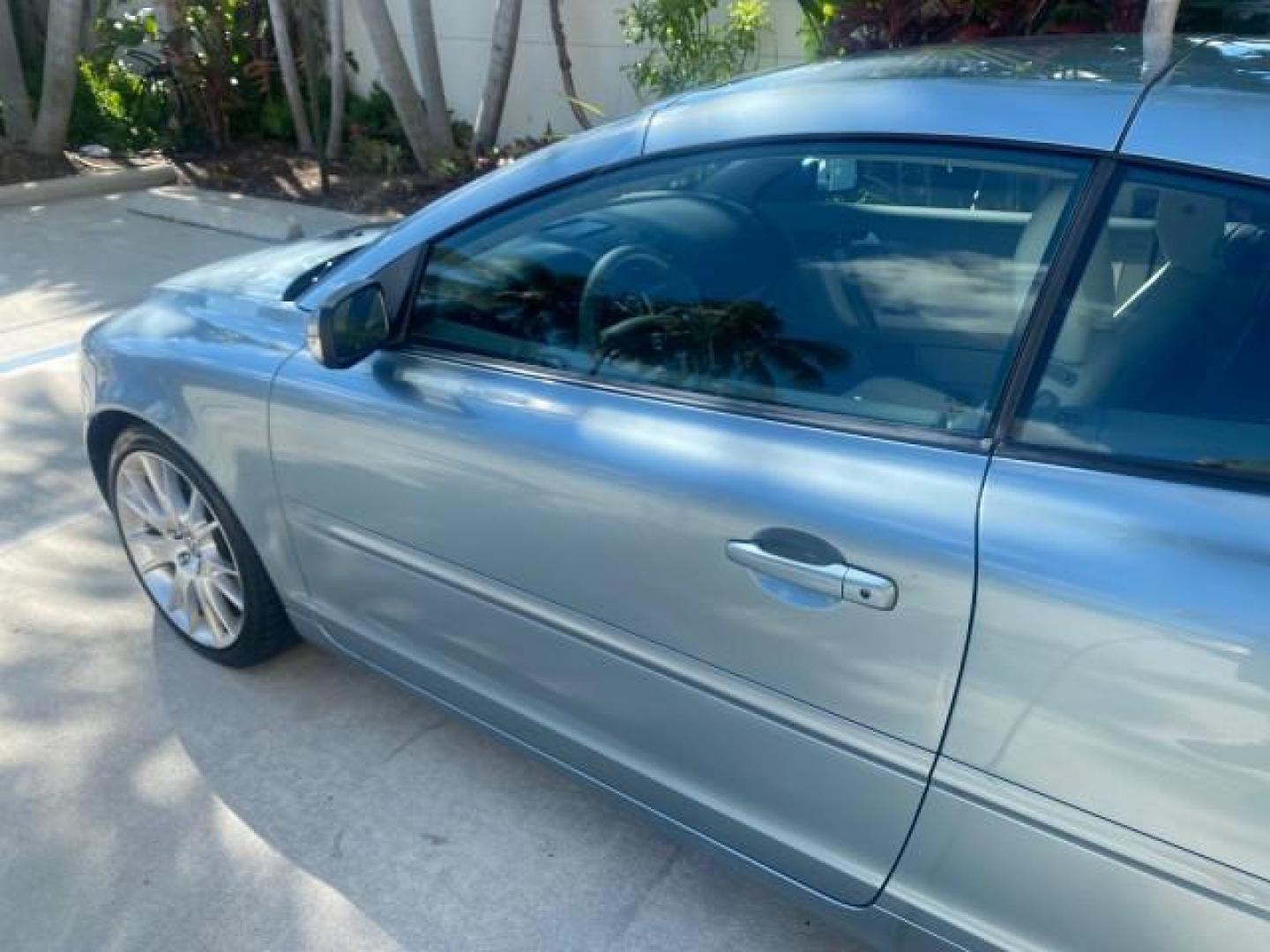 2006 Celestial Blue Metallic /Calcite Cream Volvo C70 LOW MILES 16,982 CONV (YV1MC68276J) with an 2.5L DOHC Turbocharged I5 Engine engine, Automatic transmission, located at 4701 North Dixie Hwy, Pompano Beach, FL, 33064, (954) 422-2889, 26.240938, -80.123474 - OUR WEBPAGE FLORIDACARS1.COM HAS OVER 100 PHOTOS AND FREE CARFAX LINK 2006 VOLVO C70 T5 ORIGINAL PRICE NEW : $41,510 VIN: YV1MC68276J006425 Y V 1 M C 6 8 2 7 6 J 0 0 6 4 2 5 CONVERTIBLE 2.5L I5 F GASOLINE FRONT WHEEL DRIVE Features ABS Brakes Air Conditioning Alloy Wheels AM/FM Stereo Automatic Tran - Photo#26