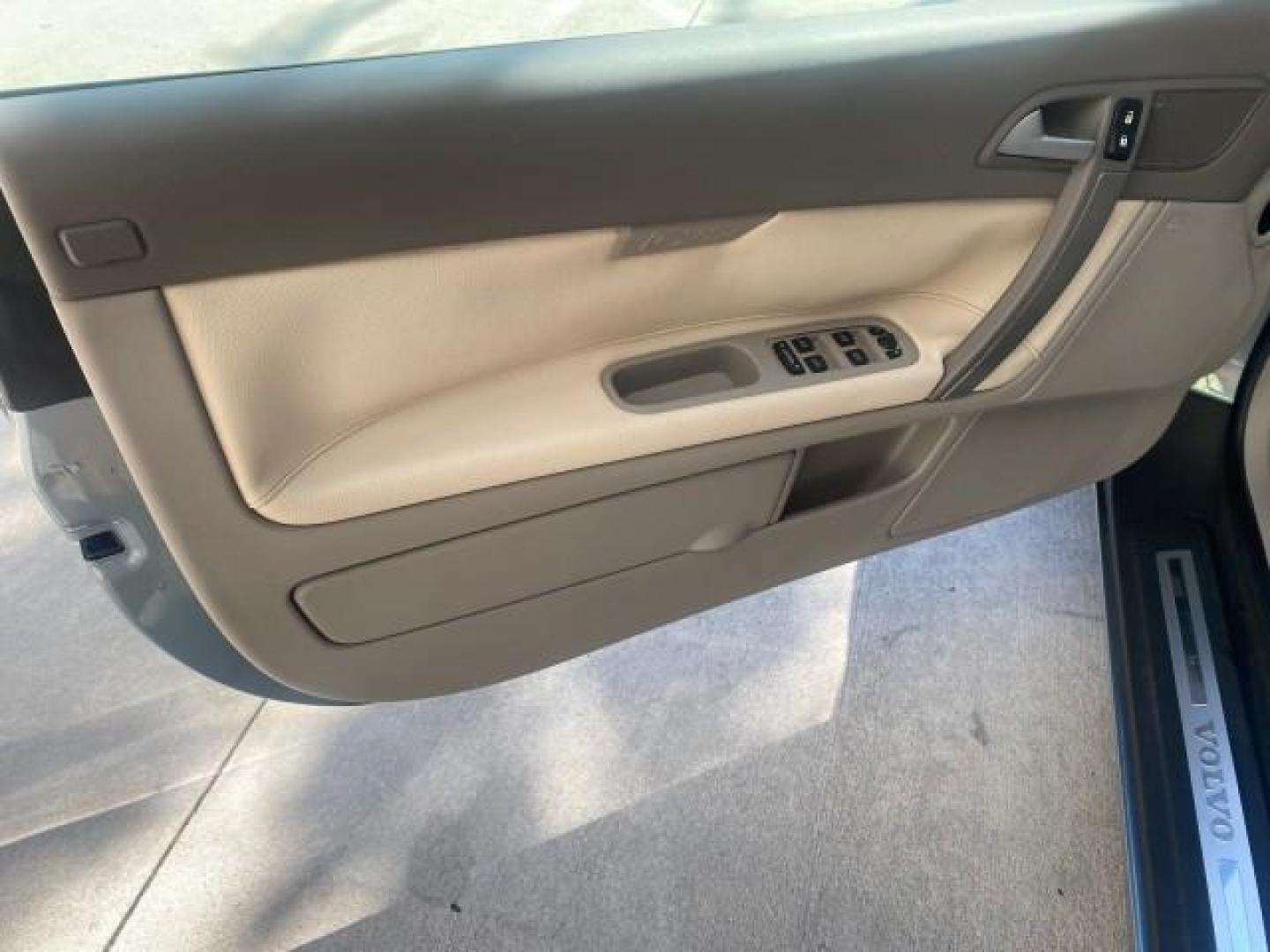 2006 Celestial Blue Metallic /Calcite Cream Volvo C70 LOW MILES 16,982 CONV (YV1MC68276J) with an 2.5L DOHC Turbocharged I5 Engine engine, Automatic transmission, located at 4701 North Dixie Hwy, Pompano Beach, FL, 33064, (954) 422-2889, 26.240938, -80.123474 - OUR WEBPAGE FLORIDACARS1.COM HAS OVER 100 PHOTOS AND FREE CARFAX LINK 2006 VOLVO C70 T5 ORIGINAL PRICE NEW : $41,510 VIN: YV1MC68276J006425 Y V 1 M C 6 8 2 7 6 J 0 0 6 4 2 5 CONVERTIBLE 2.5L I5 F GASOLINE FRONT WHEEL DRIVE Features ABS Brakes Air Conditioning Alloy Wheels AM/FM Stereo Automatic Tran - Photo#30