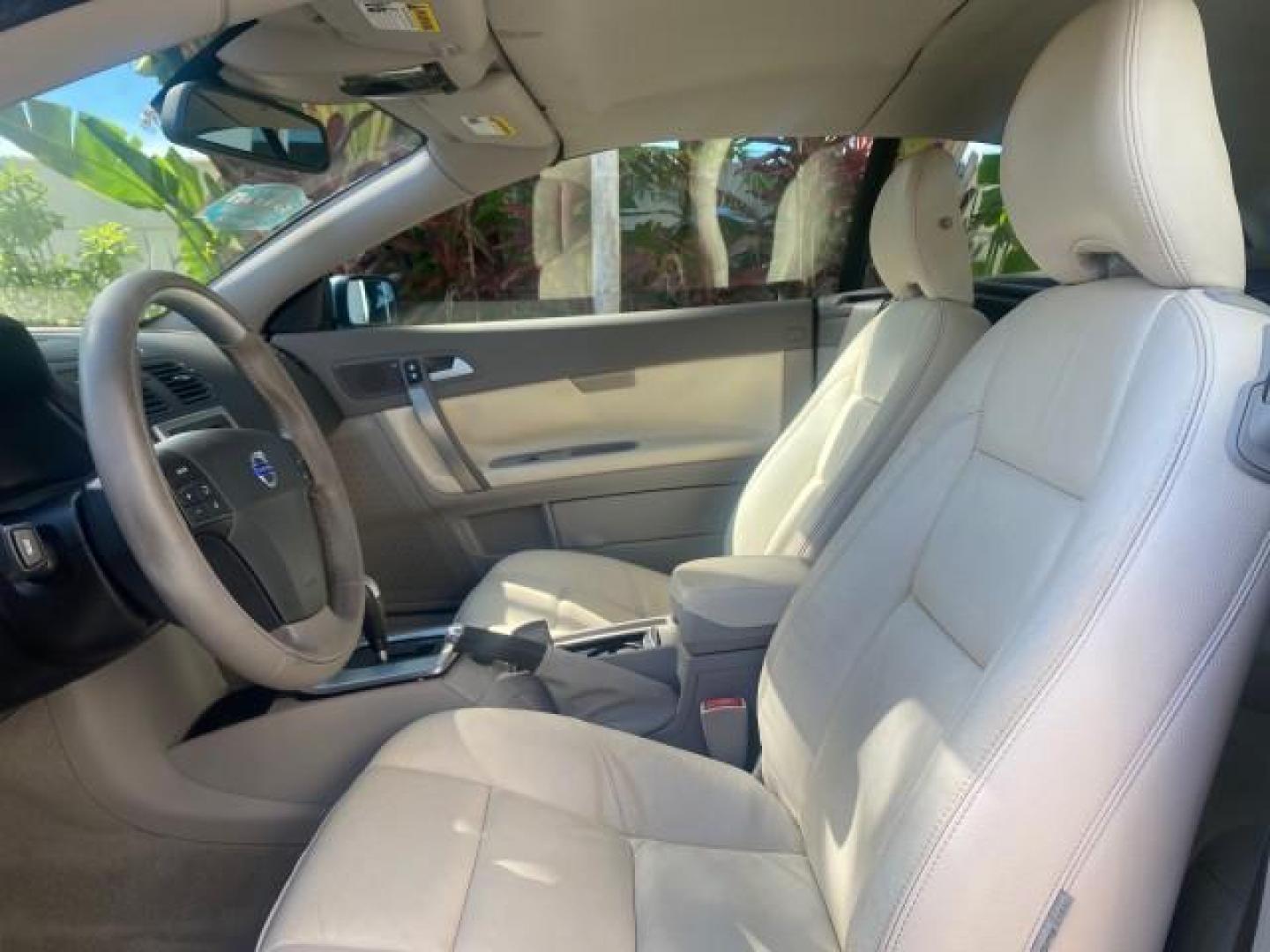 2006 Celestial Blue Metallic /Calcite Cream Volvo C70 LOW MILES 16,982 CONV (YV1MC68276J) with an 2.5L DOHC Turbocharged I5 Engine engine, Automatic transmission, located at 4701 North Dixie Hwy, Pompano Beach, FL, 33064, (954) 422-2889, 26.240938, -80.123474 - OUR WEBPAGE FLORIDACARS1.COM HAS OVER 100 PHOTOS AND FREE CARFAX LINK 2006 VOLVO C70 T5 ORIGINAL PRICE NEW : $41,510 VIN: YV1MC68276J006425 Y V 1 M C 6 8 2 7 6 J 0 0 6 4 2 5 CONVERTIBLE 2.5L I5 F GASOLINE FRONT WHEEL DRIVE Features ABS Brakes Air Conditioning Alloy Wheels AM/FM Stereo Automatic Tran - Photo#34