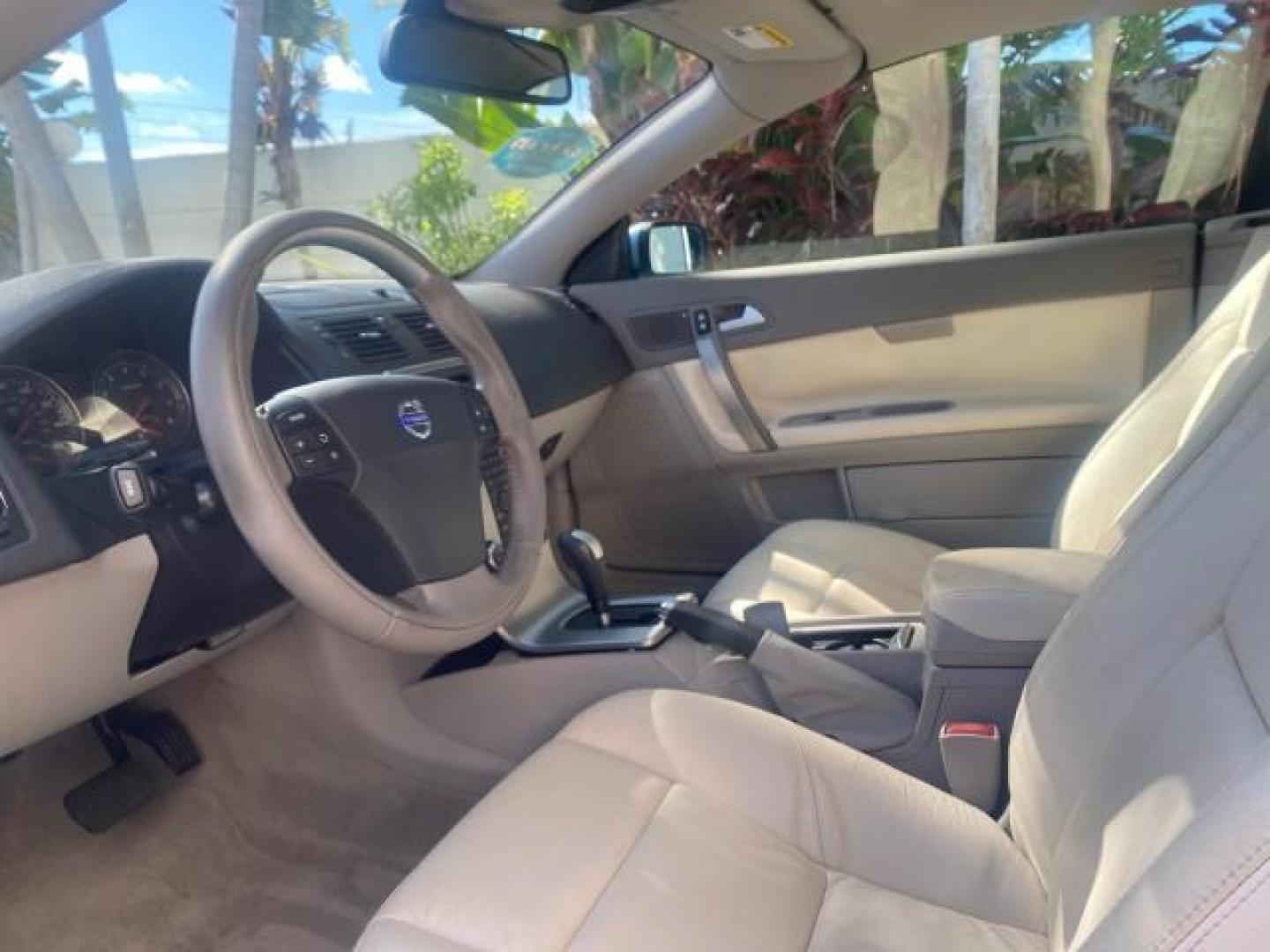 2006 Celestial Blue Metallic /Calcite Cream Volvo C70 LOW MILES 16,982 CONV (YV1MC68276J) with an 2.5L DOHC Turbocharged I5 Engine engine, Automatic transmission, located at 4701 North Dixie Hwy, Pompano Beach, FL, 33064, (954) 422-2889, 26.240938, -80.123474 - OUR WEBPAGE FLORIDACARS1.COM HAS OVER 100 PHOTOS AND FREE CARFAX LINK 2006 VOLVO C70 T5 ORIGINAL PRICE NEW : $41,510 VIN: YV1MC68276J006425 Y V 1 M C 6 8 2 7 6 J 0 0 6 4 2 5 CONVERTIBLE 2.5L I5 F GASOLINE FRONT WHEEL DRIVE Features ABS Brakes Air Conditioning Alloy Wheels AM/FM Stereo Automatic Tran - Photo#37