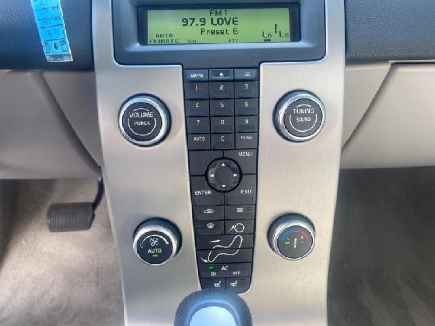 2006 Celestial Blue Metallic /Calcite Cream Volvo C70 LOW MILES 16,982 CONV (YV1MC68276J) with an 2.5L DOHC Turbocharged I5 Engine engine, Automatic transmission, located at 4701 North Dixie Hwy, Pompano Beach, FL, 33064, (954) 422-2889, 26.240938, -80.123474 - OUR WEBPAGE FLORIDACARS1.COM HAS OVER 100 PHOTOS AND FREE CARFAX LINK 2006 VOLVO C70 T5 ORIGINAL PRICE NEW : $41,510 VIN: YV1MC68276J006425 Y V 1 M C 6 8 2 7 6 J 0 0 6 4 2 5 CONVERTIBLE 2.5L I5 F GASOLINE FRONT WHEEL DRIVE Features ABS Brakes Air Conditioning Alloy Wheels AM/FM Stereo Automatic Tran - Photo#49