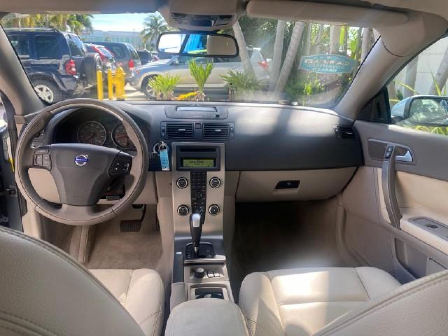 2006 Celestial Blue Metallic /Calcite Cream Volvo C70 LOW MILES 16,982 CONV (YV1MC68276J) with an 2.5L DOHC Turbocharged I5 Engine engine, Automatic transmission, located at 4701 North Dixie Hwy, Pompano Beach, FL, 33064, (954) 422-2889, 26.240938, -80.123474 - OUR WEBPAGE FLORIDACARS1.COM HAS OVER 100 PHOTOS AND FREE CARFAX LINK 2006 VOLVO C70 T5 ORIGINAL PRICE NEW : $41,510 VIN: YV1MC68276J006425 Y V 1 M C 6 8 2 7 6 J 0 0 6 4 2 5 CONVERTIBLE 2.5L I5 F GASOLINE FRONT WHEEL DRIVE Features ABS Brakes Air Conditioning Alloy Wheels AM/FM Stereo Automatic Tran - Photo#70