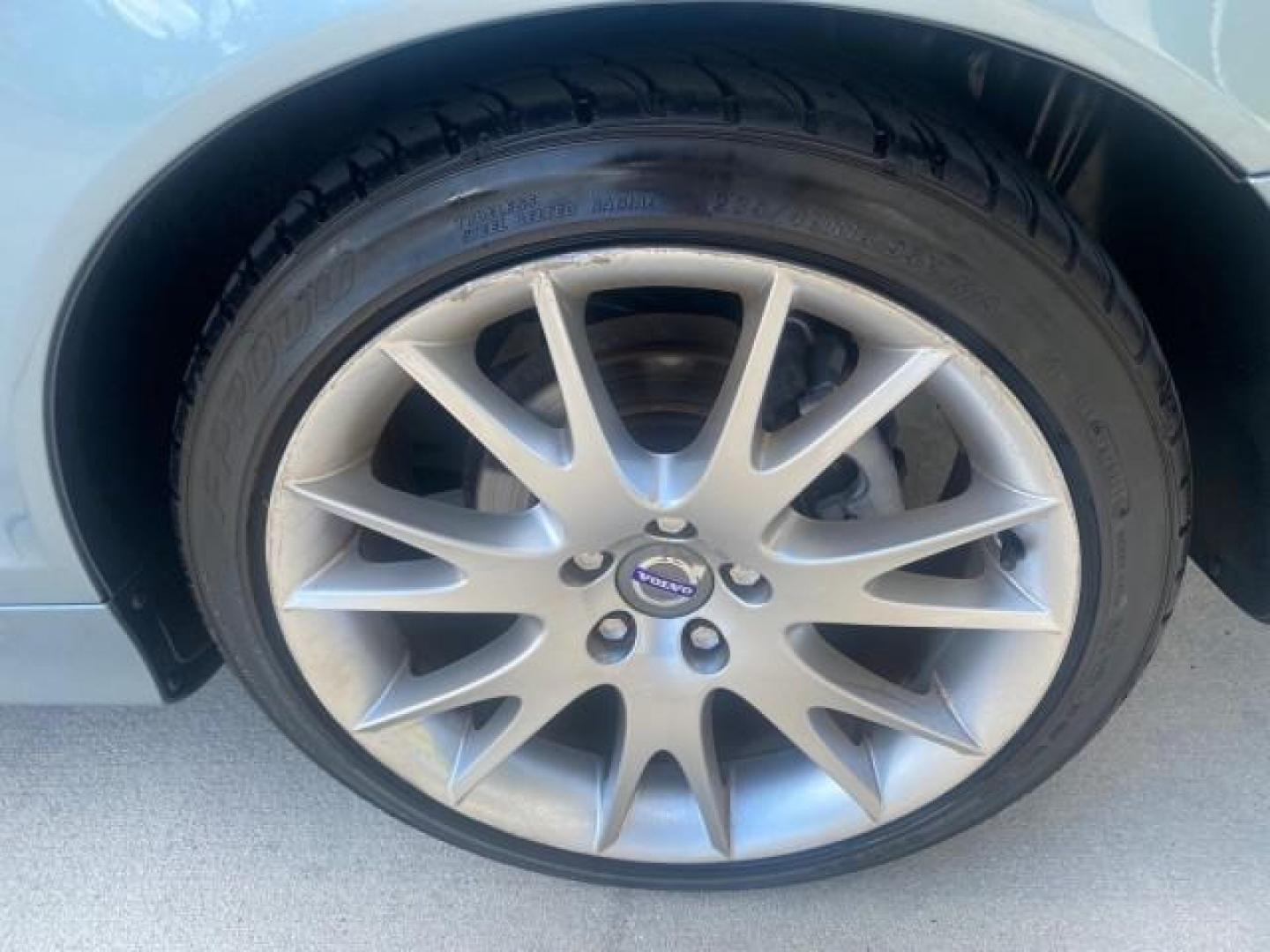 2006 Celestial Blue Metallic /Calcite Cream Volvo C70 LOW MILES 16,982 CONV (YV1MC68276J) with an 2.5L DOHC Turbocharged I5 Engine engine, Automatic transmission, located at 4701 North Dixie Hwy, Pompano Beach, FL, 33064, (954) 422-2889, 26.240938, -80.123474 - OUR WEBPAGE FLORIDACARS1.COM HAS OVER 100 PHOTOS AND FREE CARFAX LINK 2006 VOLVO C70 T5 ORIGINAL PRICE NEW : $41,510 VIN: YV1MC68276J006425 Y V 1 M C 6 8 2 7 6 J 0 0 6 4 2 5 CONVERTIBLE 2.5L I5 F GASOLINE FRONT WHEEL DRIVE Features ABS Brakes Air Conditioning Alloy Wheels AM/FM Stereo Automatic Tran - Photo#72