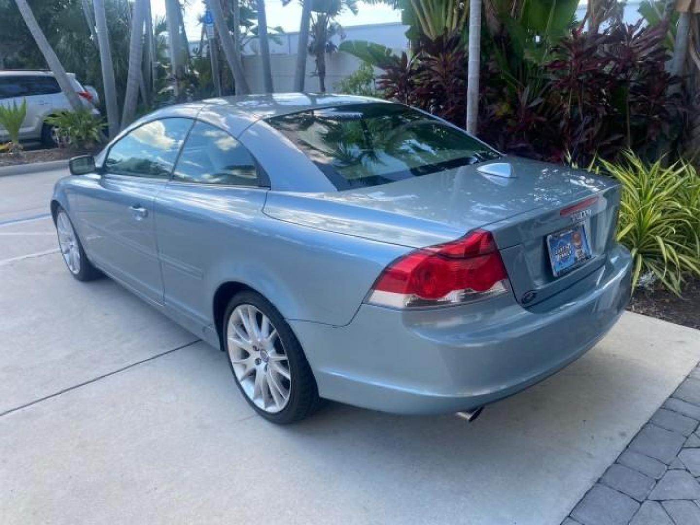 2006 Celestial Blue Metallic /Calcite Cream Volvo C70 LOW MILES 16,982 CONV (YV1MC68276J) with an 2.5L DOHC Turbocharged I5 Engine engine, Automatic transmission, located at 4701 North Dixie Hwy, Pompano Beach, FL, 33064, (954) 422-2889, 26.240938, -80.123474 - OUR WEBPAGE FLORIDACARS1.COM HAS OVER 100 PHOTOS AND FREE CARFAX LINK 2006 VOLVO C70 T5 ORIGINAL PRICE NEW : $41,510 VIN: YV1MC68276J006425 Y V 1 M C 6 8 2 7 6 J 0 0 6 4 2 5 CONVERTIBLE 2.5L I5 F GASOLINE FRONT WHEEL DRIVE Features ABS Brakes Air Conditioning Alloy Wheels AM/FM Stereo Automatic Tran - Photo#74