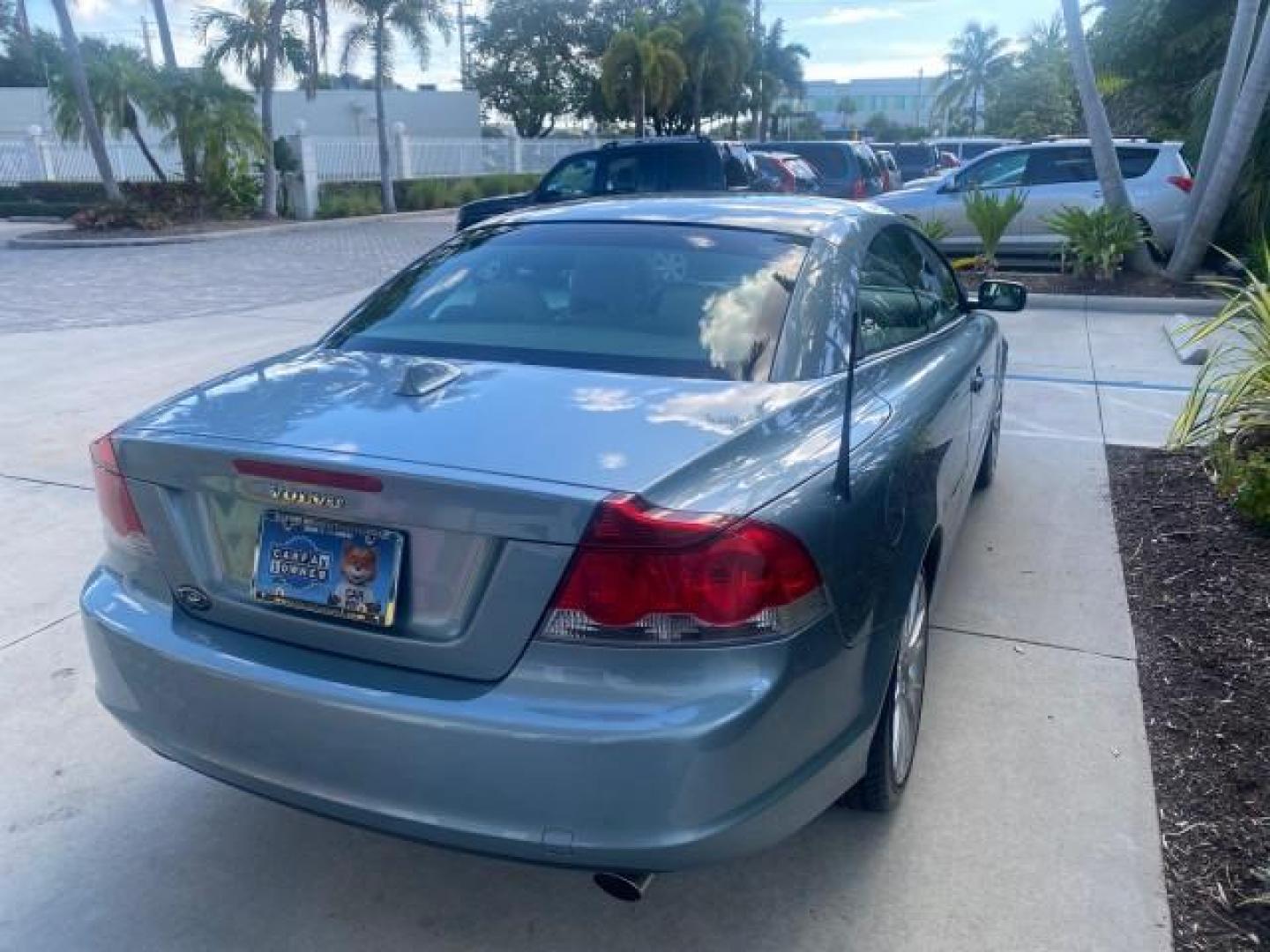 2006 Celestial Blue Metallic /Calcite Cream Volvo C70 LOW MILES 16,982 CONV (YV1MC68276J) with an 2.5L DOHC Turbocharged I5 Engine engine, Automatic transmission, located at 4701 North Dixie Hwy, Pompano Beach, FL, 33064, (954) 422-2889, 26.240938, -80.123474 - OUR WEBPAGE FLORIDACARS1.COM HAS OVER 100 PHOTOS AND FREE CARFAX LINK 2006 VOLVO C70 T5 ORIGINAL PRICE NEW : $41,510 VIN: YV1MC68276J006425 Y V 1 M C 6 8 2 7 6 J 0 0 6 4 2 5 CONVERTIBLE 2.5L I5 F GASOLINE FRONT WHEEL DRIVE Features ABS Brakes Air Conditioning Alloy Wheels AM/FM Stereo Automatic Tran - Photo#77