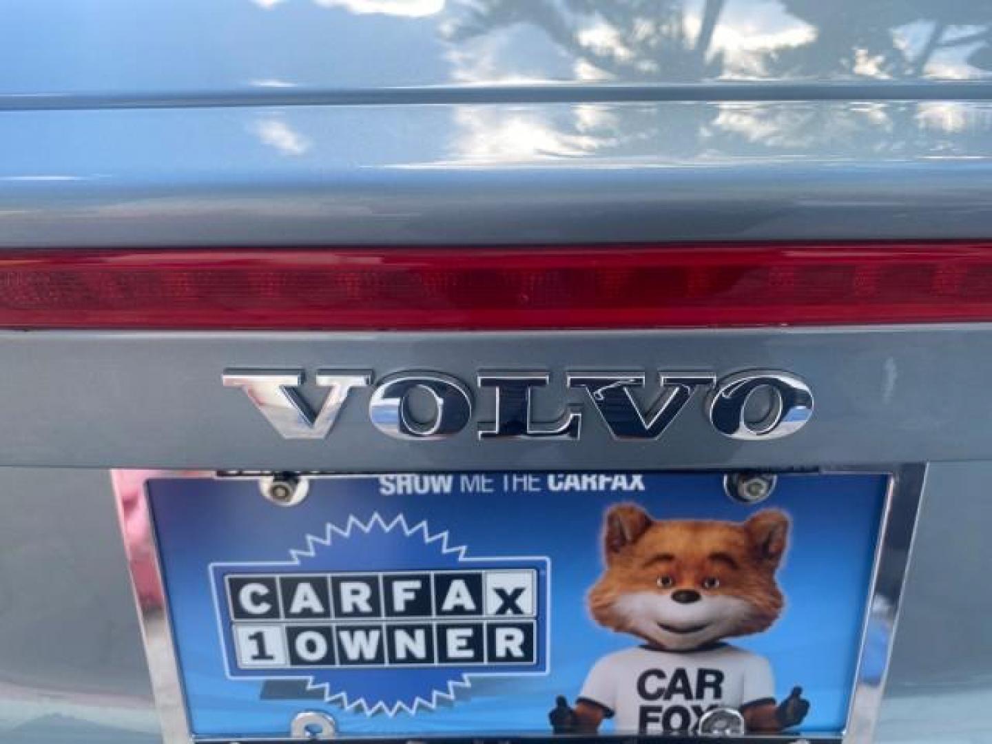 2006 Celestial Blue Metallic /Calcite Cream Volvo C70 LOW MILES 16,982 CONV (YV1MC68276J) with an 2.5L DOHC Turbocharged I5 Engine engine, Automatic transmission, located at 4701 North Dixie Hwy, Pompano Beach, FL, 33064, (954) 422-2889, 26.240938, -80.123474 - OUR WEBPAGE FLORIDACARS1.COM HAS OVER 100 PHOTOS AND FREE CARFAX LINK 2006 VOLVO C70 T5 ORIGINAL PRICE NEW : $41,510 VIN: YV1MC68276J006425 Y V 1 M C 6 8 2 7 6 J 0 0 6 4 2 5 CONVERTIBLE 2.5L I5 F GASOLINE FRONT WHEEL DRIVE Features ABS Brakes Air Conditioning Alloy Wheels AM/FM Stereo Automatic Tran - Photo#78