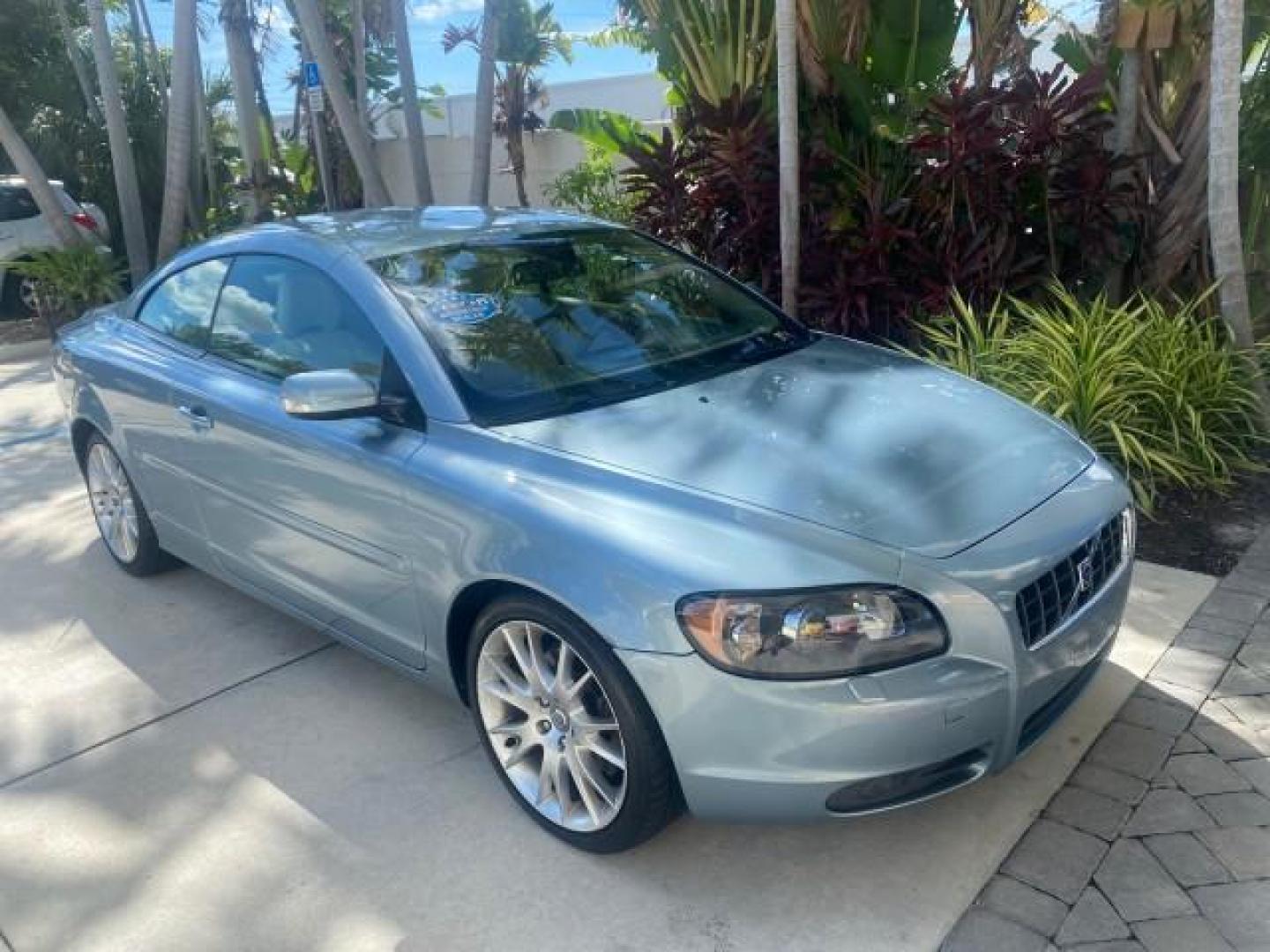 2006 Celestial Blue Metallic /Calcite Cream Volvo C70 LOW MILES 16,982 CONV (YV1MC68276J) with an 2.5L DOHC Turbocharged I5 Engine engine, Automatic transmission, located at 4701 North Dixie Hwy, Pompano Beach, FL, 33064, (954) 422-2889, 26.240938, -80.123474 - OUR WEBPAGE FLORIDACARS1.COM HAS OVER 100 PHOTOS AND FREE CARFAX LINK 2006 VOLVO C70 T5 ORIGINAL PRICE NEW : $41,510 VIN: YV1MC68276J006425 Y V 1 M C 6 8 2 7 6 J 0 0 6 4 2 5 CONVERTIBLE 2.5L I5 F GASOLINE FRONT WHEEL DRIVE Features ABS Brakes Air Conditioning Alloy Wheels AM/FM Stereo Automatic Tran - Photo#85