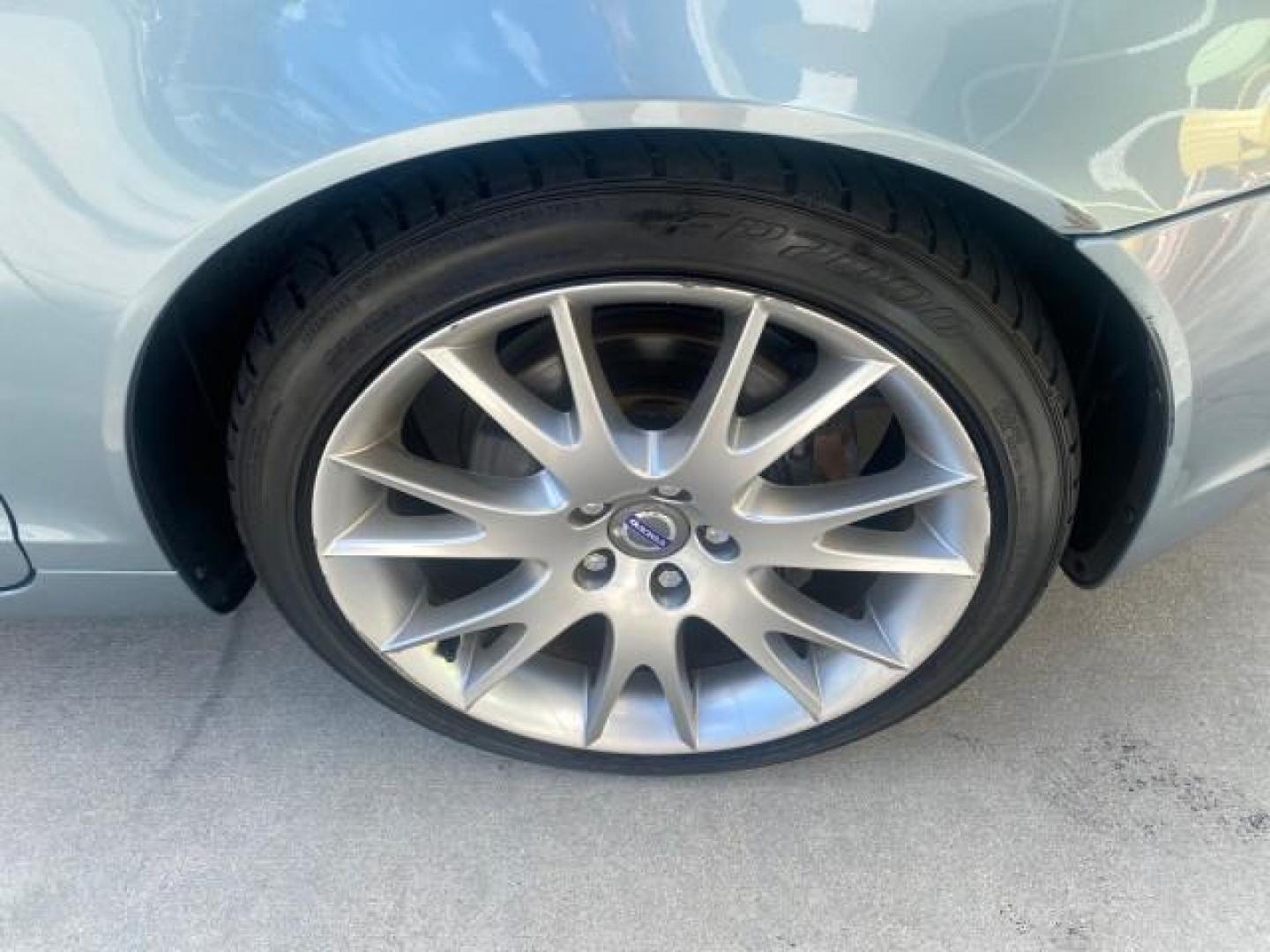 2006 Celestial Blue Metallic /Calcite Cream Volvo C70 LOW MILES 16,982 CONV (YV1MC68276J) with an 2.5L DOHC Turbocharged I5 Engine engine, Automatic transmission, located at 4701 North Dixie Hwy, Pompano Beach, FL, 33064, (954) 422-2889, 26.240938, -80.123474 - OUR WEBPAGE FLORIDACARS1.COM HAS OVER 100 PHOTOS AND FREE CARFAX LINK 2006 VOLVO C70 T5 ORIGINAL PRICE NEW : $41,510 VIN: YV1MC68276J006425 Y V 1 M C 6 8 2 7 6 J 0 0 6 4 2 5 CONVERTIBLE 2.5L I5 F GASOLINE FRONT WHEEL DRIVE Features ABS Brakes Air Conditioning Alloy Wheels AM/FM Stereo Automatic Tran - Photo#87