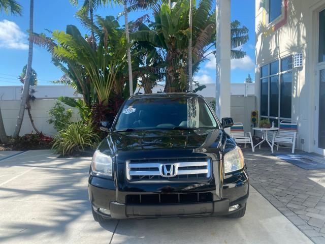 2008 Formal Black /Gray Honda Pilot EX-L 1 OWNER FL LOW-MILES 75,415 (5FNYF28548B) with an 3.5L SOHC MPFI 24-Valve i-VTEC V6 Engine engine, Automatic transmission, located at 4701 North Dixie Hwy, Pompano Beach, FL, 33064, (954) 422-2889, 26.240938, -80.123474 - OUR WEBPAGE FLORIDACARS1.COM HAS OVER 100 PHOTOS AND FREE CARFAX LINK 2008 HONDA PILOT EX-L VIN: 5FNYF28548B019659 5 F N Y F 2 8 5 4 8 B 0 1 9 6 5 9 4 DOOR WAGON/SPORT UTILITY 3.5L V6 F SOHC 24V GASOLINE FRONT WHEEL DRIVE Features ABS Brakes Air Conditioning Alloy Wheels AM/FM Stereo Automatic Trans - Photo#2