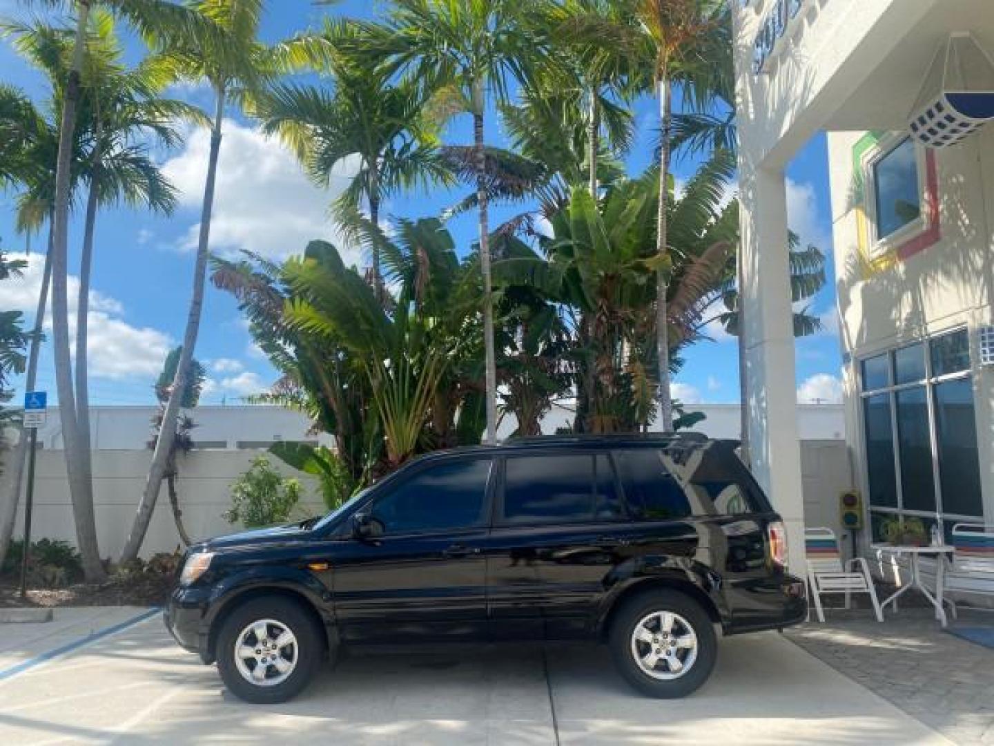 2008 Formal Black /Gray Honda Pilot EX-L 1 OWNER FL LOW-MILES 75,390 (5FNYF28548B) with an 3.5L SOHC MPFI 24-Valve i-VTEC V6 Engine engine, Automatic transmission, located at 4701 North Dixie Hwy, Pompano Beach, FL, 33064, (954) 422-2889, 26.240938, -80.123474 - OUR WEBPAGE FLORIDACARS1.COM HAS OVER 100 PHOTOS AND FREE CARFAX LINK 2008 HONDA PILOT EX-L VIN: 5FNYF28548B019659 5 F N Y F 2 8 5 4 8 B 0 1 9 6 5 9 4 DOOR WAGON/SPORT UTILITY 3.5L V6 F SOHC 24V GASOLINE FRONT WHEEL DRIVE Features ABS Brakes Air Conditioning Alloy Wheels AM/FM Stereo Automatic Trans - Photo#4