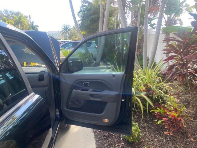 2008 Formal Black /Gray Honda Pilot EX-L 1 OWNER FL LOW-MILES 75,415 (5FNYF28548B) with an 3.5L SOHC MPFI 24-Valve i-VTEC V6 Engine engine, Automatic transmission, located at 4701 North Dixie Hwy, Pompano Beach, FL, 33064, (954) 422-2889, 26.240938, -80.123474 - OUR WEBPAGE FLORIDACARS1.COM HAS OVER 100 PHOTOS AND FREE CARFAX LINK 2008 HONDA PILOT EX-L VIN: 5FNYF28548B019659 5 F N Y F 2 8 5 4 8 B 0 1 9 6 5 9 4 DOOR WAGON/SPORT UTILITY 3.5L V6 F SOHC 24V GASOLINE FRONT WHEEL DRIVE Features ABS Brakes Air Conditioning Alloy Wheels AM/FM Stereo Automatic Trans - Photo#11