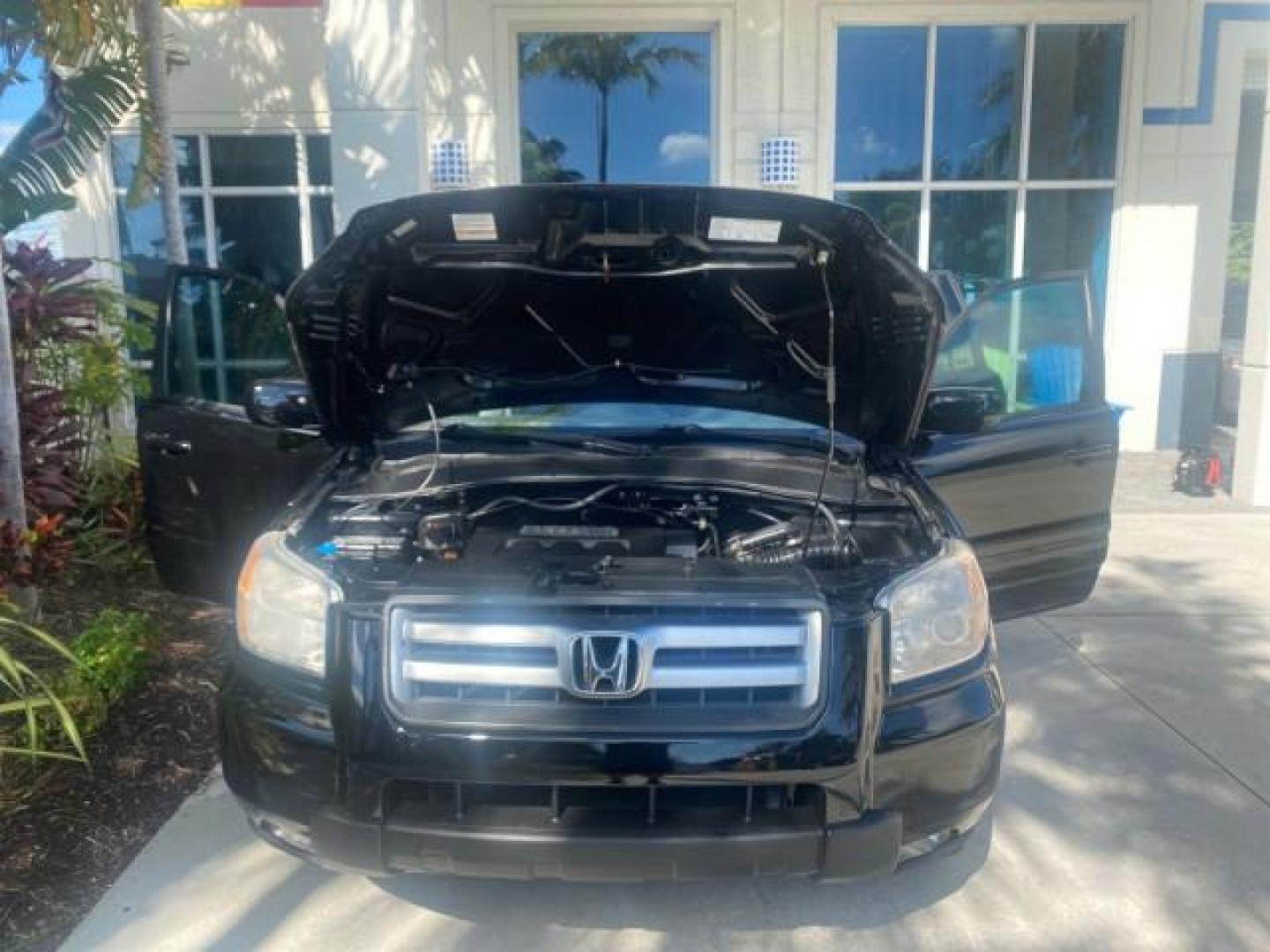 2008 Formal Black /Gray Honda Pilot EX-L 1 OWNER FL LOW-MILES 75,390 (5FNYF28548B) with an 3.5L SOHC MPFI 24-Valve i-VTEC V6 Engine engine, Automatic transmission, located at 4701 North Dixie Hwy, Pompano Beach, FL, 33064, (954) 422-2889, 26.240938, -80.123474 - OUR WEBPAGE FLORIDACARS1.COM HAS OVER 100 PHOTOS AND FREE CARFAX LINK 2008 HONDA PILOT EX-L VIN: 5FNYF28548B019659 5 F N Y F 2 8 5 4 8 B 0 1 9 6 5 9 4 DOOR WAGON/SPORT UTILITY 3.5L V6 F SOHC 24V GASOLINE FRONT WHEEL DRIVE Features ABS Brakes Air Conditioning Alloy Wheels AM/FM Stereo Automatic Trans - Photo#17
