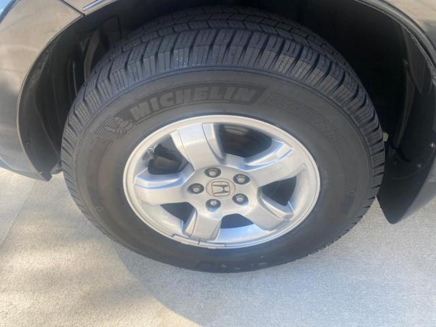 2008 Formal Black /Gray Honda Pilot EX-L 1 OWNER FL LOW-MILES 75,390 (5FNYF28548B) with an 3.5L SOHC MPFI 24-Valve i-VTEC V6 Engine engine, Automatic transmission, located at 4701 North Dixie Hwy, Pompano Beach, FL, 33064, (954) 422-2889, 26.240938, -80.123474 - OUR WEBPAGE FLORIDACARS1.COM HAS OVER 100 PHOTOS AND FREE CARFAX LINK 2008 HONDA PILOT EX-L VIN: 5FNYF28548B019659 5 F N Y F 2 8 5 4 8 B 0 1 9 6 5 9 4 DOOR WAGON/SPORT UTILITY 3.5L V6 F SOHC 24V GASOLINE FRONT WHEEL DRIVE Features ABS Brakes Air Conditioning Alloy Wheels AM/FM Stereo Automatic Trans - Photo#19