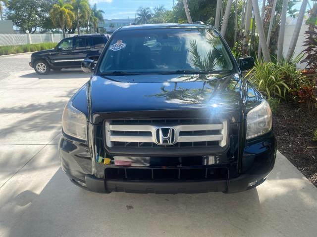 2008 Formal Black /Gray Honda Pilot EX-L 1 OWNER FL LOW-MILES 75,415 (5FNYF28548B) with an 3.5L SOHC MPFI 24-Valve i-VTEC V6 Engine engine, Automatic transmission, located at 4701 North Dixie Hwy, Pompano Beach, FL, 33064, (954) 422-2889, 26.240938, -80.123474 - OUR WEBPAGE FLORIDACARS1.COM HAS OVER 100 PHOTOS AND FREE CARFAX LINK 2008 HONDA PILOT EX-L VIN: 5FNYF28548B019659 5 F N Y F 2 8 5 4 8 B 0 1 9 6 5 9 4 DOOR WAGON/SPORT UTILITY 3.5L V6 F SOHC 24V GASOLINE FRONT WHEEL DRIVE Features ABS Brakes Air Conditioning Alloy Wheels AM/FM Stereo Automatic Trans - Photo#24