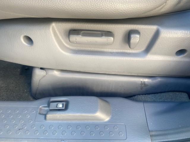 2008 Formal Black /Gray Honda Pilot EX-L 1 OWNER FL LOW-MILES 75,415 (5FNYF28548B) with an 3.5L SOHC MPFI 24-Valve i-VTEC V6 Engine engine, Automatic transmission, located at 4701 North Dixie Hwy, Pompano Beach, FL, 33064, (954) 422-2889, 26.240938, -80.123474 - OUR WEBPAGE FLORIDACARS1.COM HAS OVER 100 PHOTOS AND FREE CARFAX LINK 2008 HONDA PILOT EX-L VIN: 5FNYF28548B019659 5 F N Y F 2 8 5 4 8 B 0 1 9 6 5 9 4 DOOR WAGON/SPORT UTILITY 3.5L V6 F SOHC 24V GASOLINE FRONT WHEEL DRIVE Features ABS Brakes Air Conditioning Alloy Wheels AM/FM Stereo Automatic Trans - Photo#32