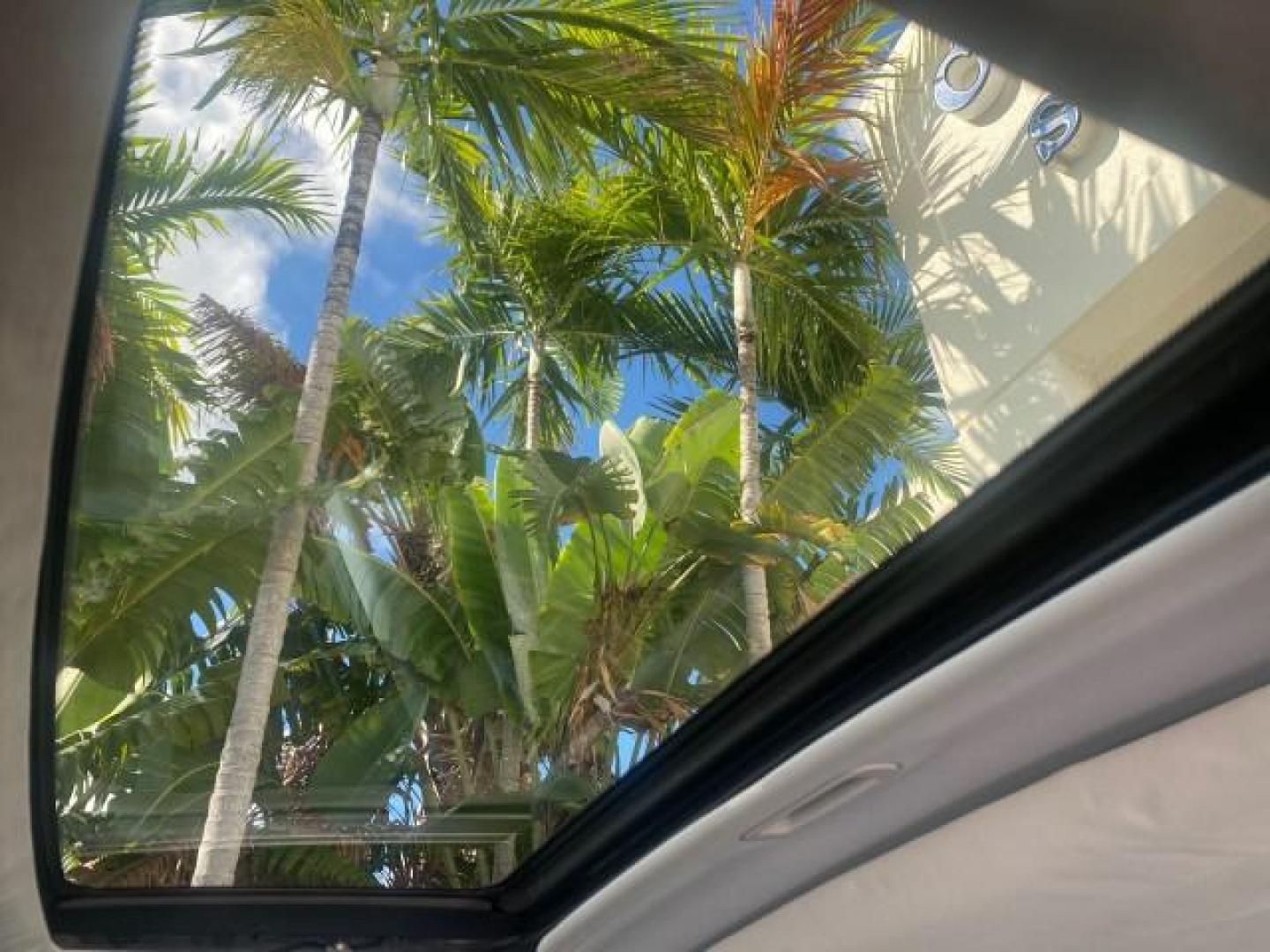 2008 Formal Black /Gray Honda Pilot EX-L 1 OWNER FL LOW-MILES 75,390 (5FNYF28548B) with an 3.5L SOHC MPFI 24-Valve i-VTEC V6 Engine engine, Automatic transmission, located at 4701 North Dixie Hwy, Pompano Beach, FL, 33064, (954) 422-2889, 26.240938, -80.123474 - OUR WEBPAGE FLORIDACARS1.COM HAS OVER 100 PHOTOS AND FREE CARFAX LINK 2008 HONDA PILOT EX-L VIN: 5FNYF28548B019659 5 F N Y F 2 8 5 4 8 B 0 1 9 6 5 9 4 DOOR WAGON/SPORT UTILITY 3.5L V6 F SOHC 24V GASOLINE FRONT WHEEL DRIVE Features ABS Brakes Air Conditioning Alloy Wheels AM/FM Stereo Automatic Trans - Photo#61