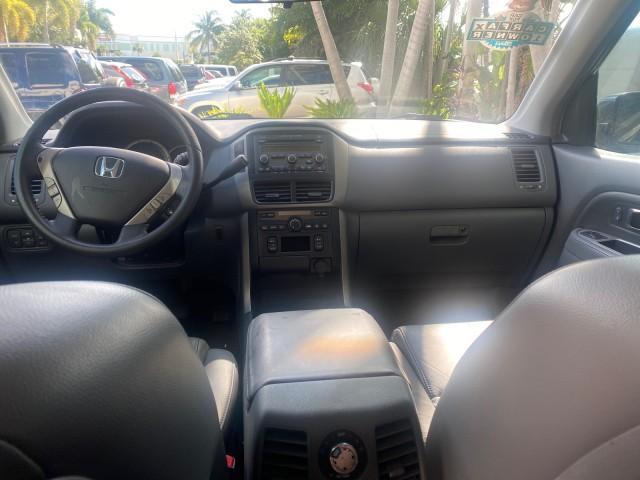 2008 Formal Black /Gray Honda Pilot EX-L 1 OWNER FL LOW-MILES 75,415 (5FNYF28548B) with an 3.5L SOHC MPFI 24-Valve i-VTEC V6 Engine engine, Automatic transmission, located at 4701 North Dixie Hwy, Pompano Beach, FL, 33064, (954) 422-2889, 26.240938, -80.123474 - OUR WEBPAGE FLORIDACARS1.COM HAS OVER 100 PHOTOS AND FREE CARFAX LINK 2008 HONDA PILOT EX-L VIN: 5FNYF28548B019659 5 F N Y F 2 8 5 4 8 B 0 1 9 6 5 9 4 DOOR WAGON/SPORT UTILITY 3.5L V6 F SOHC 24V GASOLINE FRONT WHEEL DRIVE Features ABS Brakes Air Conditioning Alloy Wheels AM/FM Stereo Automatic Trans - Photo#71
