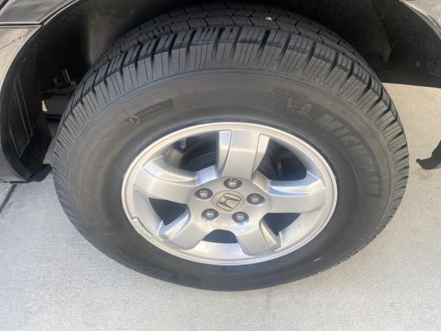 2008 Formal Black /Gray Honda Pilot EX-L 1 OWNER FL LOW-MILES 75,415 (5FNYF28548B) with an 3.5L SOHC MPFI 24-Valve i-VTEC V6 Engine engine, Automatic transmission, located at 4701 North Dixie Hwy, Pompano Beach, FL, 33064, (954) 422-2889, 26.240938, -80.123474 - OUR WEBPAGE FLORIDACARS1.COM HAS OVER 100 PHOTOS AND FREE CARFAX LINK 2008 HONDA PILOT EX-L VIN: 5FNYF28548B019659 5 F N Y F 2 8 5 4 8 B 0 1 9 6 5 9 4 DOOR WAGON/SPORT UTILITY 3.5L V6 F SOHC 24V GASOLINE FRONT WHEEL DRIVE Features ABS Brakes Air Conditioning Alloy Wheels AM/FM Stereo Automatic Trans - Photo#78