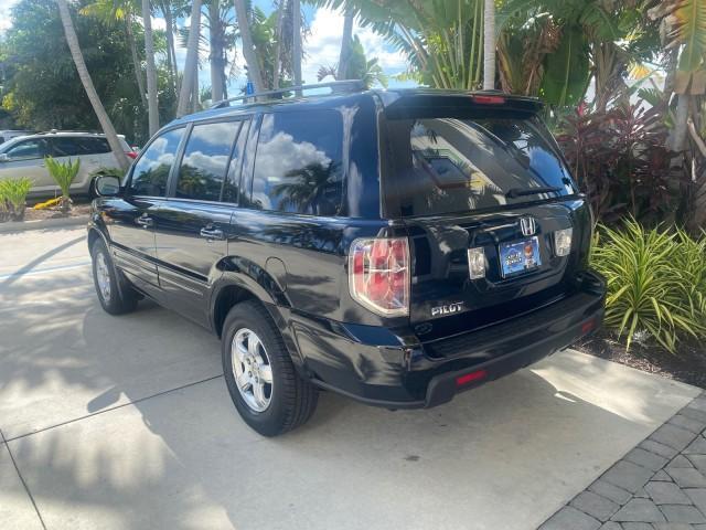 2008 Formal Black /Gray Honda Pilot EX-L 1 OWNER FL LOW-MILES 75,415 (5FNYF28548B) with an 3.5L SOHC MPFI 24-Valve i-VTEC V6 Engine engine, Automatic transmission, located at 4701 North Dixie Hwy, Pompano Beach, FL, 33064, (954) 422-2889, 26.240938, -80.123474 - OUR WEBPAGE FLORIDACARS1.COM HAS OVER 100 PHOTOS AND FREE CARFAX LINK 2008 HONDA PILOT EX-L VIN: 5FNYF28548B019659 5 F N Y F 2 8 5 4 8 B 0 1 9 6 5 9 4 DOOR WAGON/SPORT UTILITY 3.5L V6 F SOHC 24V GASOLINE FRONT WHEEL DRIVE Features ABS Brakes Air Conditioning Alloy Wheels AM/FM Stereo Automatic Trans - Photo#82