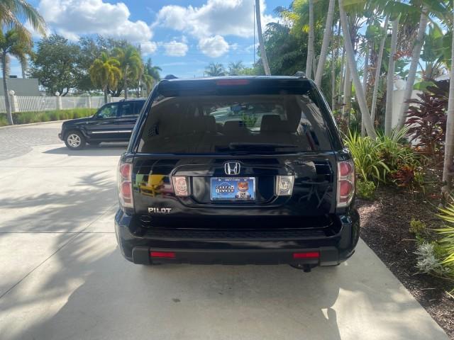 2008 Formal Black /Gray Honda Pilot EX-L 1 OWNER FL LOW-MILES 75,415 (5FNYF28548B) with an 3.5L SOHC MPFI 24-Valve i-VTEC V6 Engine engine, Automatic transmission, located at 4701 North Dixie Hwy, Pompano Beach, FL, 33064, (954) 422-2889, 26.240938, -80.123474 - OUR WEBPAGE FLORIDACARS1.COM HAS OVER 100 PHOTOS AND FREE CARFAX LINK 2008 HONDA PILOT EX-L VIN: 5FNYF28548B019659 5 F N Y F 2 8 5 4 8 B 0 1 9 6 5 9 4 DOOR WAGON/SPORT UTILITY 3.5L V6 F SOHC 24V GASOLINE FRONT WHEEL DRIVE Features ABS Brakes Air Conditioning Alloy Wheels AM/FM Stereo Automatic Trans - Photo#83