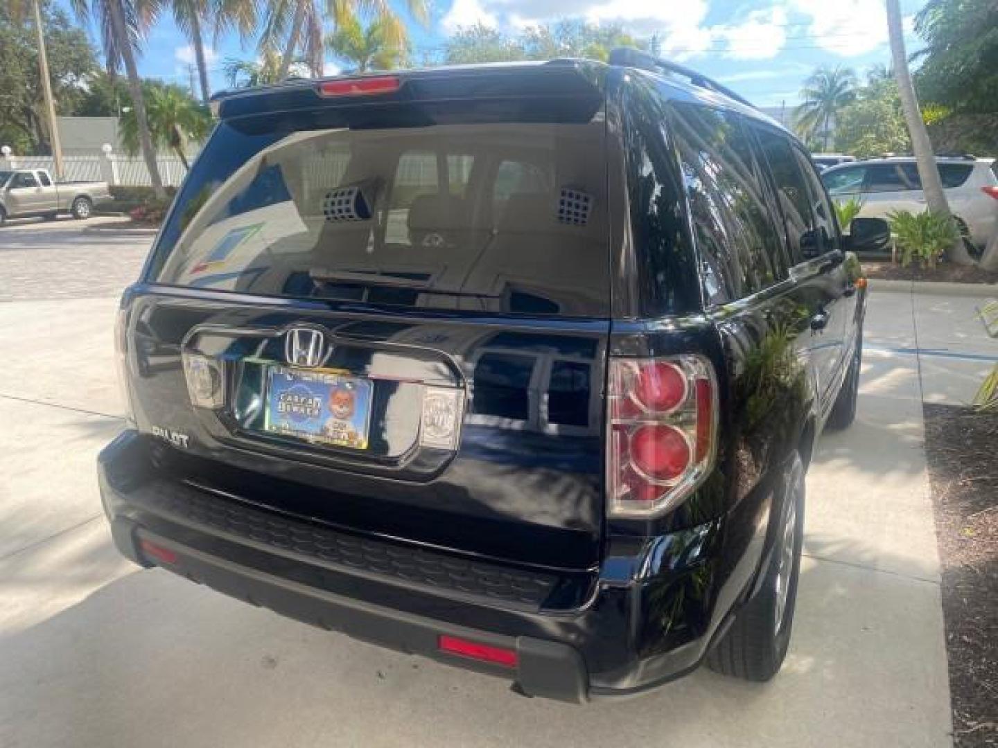 2008 Formal Black /Gray Honda Pilot EX-L 1 OWNER FL LOW-MILES 75,390 (5FNYF28548B) with an 3.5L SOHC MPFI 24-Valve i-VTEC V6 Engine engine, Automatic transmission, located at 4701 North Dixie Hwy, Pompano Beach, FL, 33064, (954) 422-2889, 26.240938, -80.123474 - OUR WEBPAGE FLORIDACARS1.COM HAS OVER 100 PHOTOS AND FREE CARFAX LINK 2008 HONDA PILOT EX-L VIN: 5FNYF28548B019659 5 F N Y F 2 8 5 4 8 B 0 1 9 6 5 9 4 DOOR WAGON/SPORT UTILITY 3.5L V6 F SOHC 24V GASOLINE FRONT WHEEL DRIVE Features ABS Brakes Air Conditioning Alloy Wheels AM/FM Stereo Automatic Trans - Photo#84