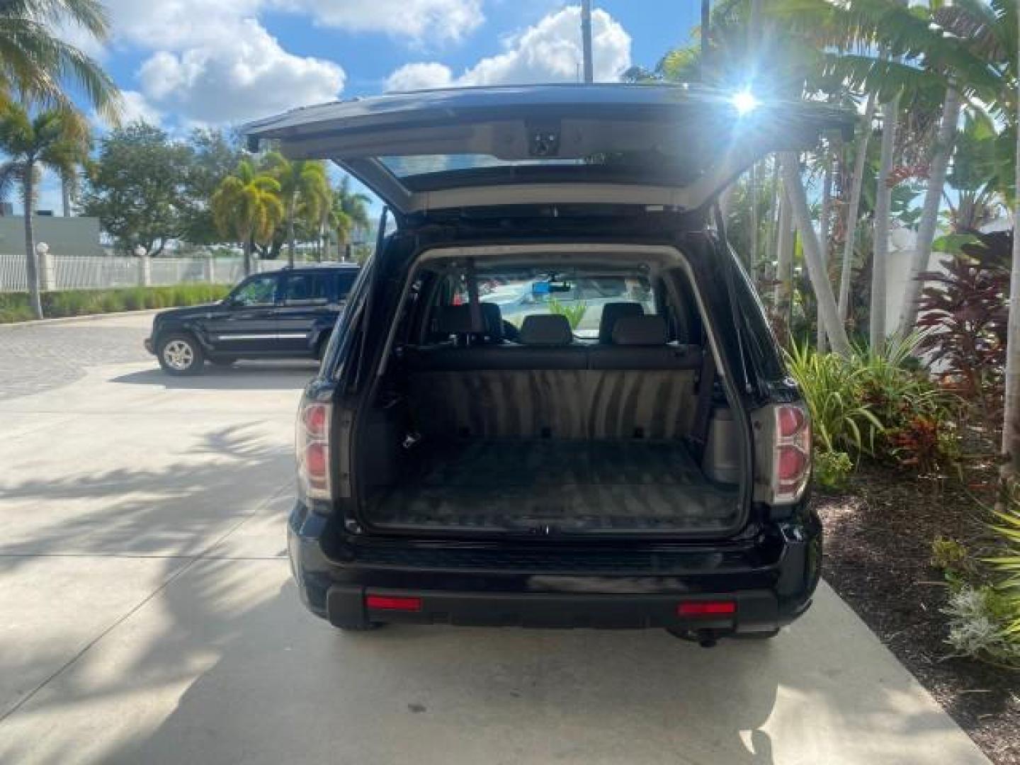 2008 Formal Black /Gray Honda Pilot EX-L 1 OWNER FL LOW-MILES 75,390 (5FNYF28548B) with an 3.5L SOHC MPFI 24-Valve i-VTEC V6 Engine engine, Automatic transmission, located at 4701 North Dixie Hwy, Pompano Beach, FL, 33064, (954) 422-2889, 26.240938, -80.123474 - OUR WEBPAGE FLORIDACARS1.COM HAS OVER 100 PHOTOS AND FREE CARFAX LINK 2008 HONDA PILOT EX-L VIN: 5FNYF28548B019659 5 F N Y F 2 8 5 4 8 B 0 1 9 6 5 9 4 DOOR WAGON/SPORT UTILITY 3.5L V6 F SOHC 24V GASOLINE FRONT WHEEL DRIVE Features ABS Brakes Air Conditioning Alloy Wheels AM/FM Stereo Automatic Trans - Photo#87