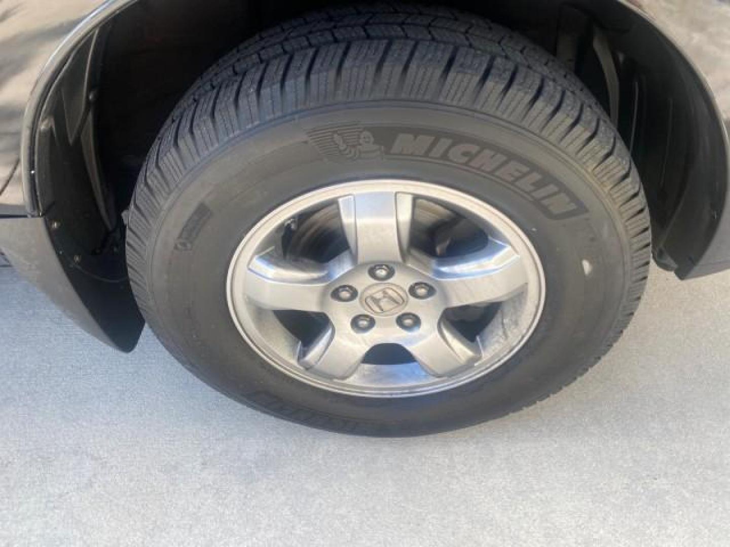 2008 Formal Black /Gray Honda Pilot EX-L 1 OWNER FL LOW-MILES 75,390 (5FNYF28548B) with an 3.5L SOHC MPFI 24-Valve i-VTEC V6 Engine engine, Automatic transmission, located at 4701 North Dixie Hwy, Pompano Beach, FL, 33064, (954) 422-2889, 26.240938, -80.123474 - OUR WEBPAGE FLORIDACARS1.COM HAS OVER 100 PHOTOS AND FREE CARFAX LINK 2008 HONDA PILOT EX-L VIN: 5FNYF28548B019659 5 F N Y F 2 8 5 4 8 B 0 1 9 6 5 9 4 DOOR WAGON/SPORT UTILITY 3.5L V6 F SOHC 24V GASOLINE FRONT WHEEL DRIVE Features ABS Brakes Air Conditioning Alloy Wheels AM/FM Stereo Automatic Trans - Photo#96