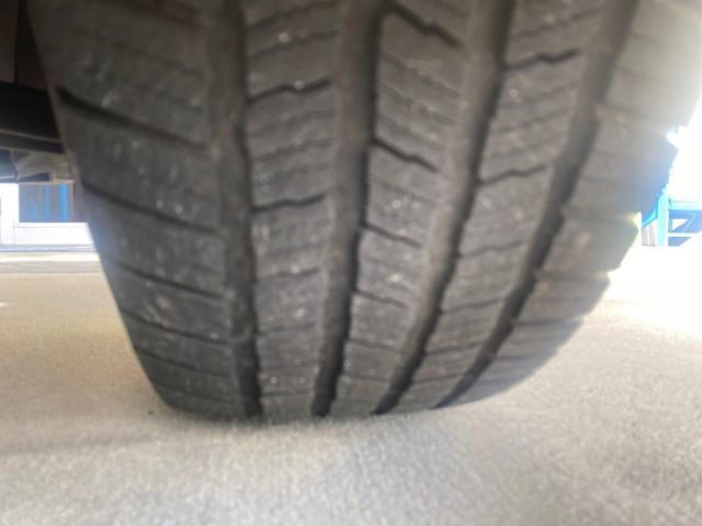 2008 Formal Black /Gray Honda Pilot EX-L 1 OWNER FL LOW-MILES 75,390 (5FNYF28548B) with an 3.5L SOHC MPFI 24-Valve i-VTEC V6 Engine engine, Automatic transmission, located at 4701 North Dixie Hwy, Pompano Beach, FL, 33064, (954) 422-2889, 26.240938, -80.123474 - OUR WEBPAGE FLORIDACARS1.COM HAS OVER 100 PHOTOS AND FREE CARFAX LINK 2008 HONDA PILOT EX-L VIN: 5FNYF28548B019659 5 F N Y F 2 8 5 4 8 B 0 1 9 6 5 9 4 DOOR WAGON/SPORT UTILITY 3.5L V6 F SOHC 24V GASOLINE FRONT WHEEL DRIVE Features ABS Brakes Air Conditioning Alloy Wheels AM/FM Stereo Automatic Trans - Photo#97