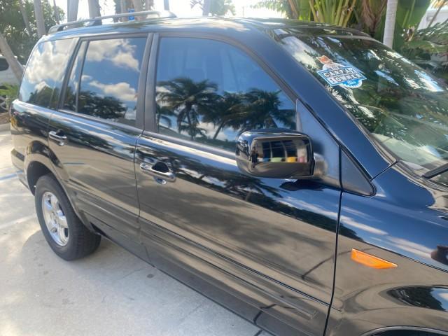 2008 Formal Black /Gray Honda Pilot EX-L 1 OWNER FL LOW-MILES 75,415 (5FNYF28548B) with an 3.5L SOHC MPFI 24-Valve i-VTEC V6 Engine engine, Automatic transmission, located at 4701 North Dixie Hwy, Pompano Beach, FL, 33064, (954) 422-2889, 26.240938, -80.123474 - OUR WEBPAGE FLORIDACARS1.COM HAS OVER 100 PHOTOS AND FREE CARFAX LINK 2008 HONDA PILOT EX-L VIN: 5FNYF28548B019659 5 F N Y F 2 8 5 4 8 B 0 1 9 6 5 9 4 DOOR WAGON/SPORT UTILITY 3.5L V6 F SOHC 24V GASOLINE FRONT WHEEL DRIVE Features ABS Brakes Air Conditioning Alloy Wheels AM/FM Stereo Automatic Trans - Photo#98